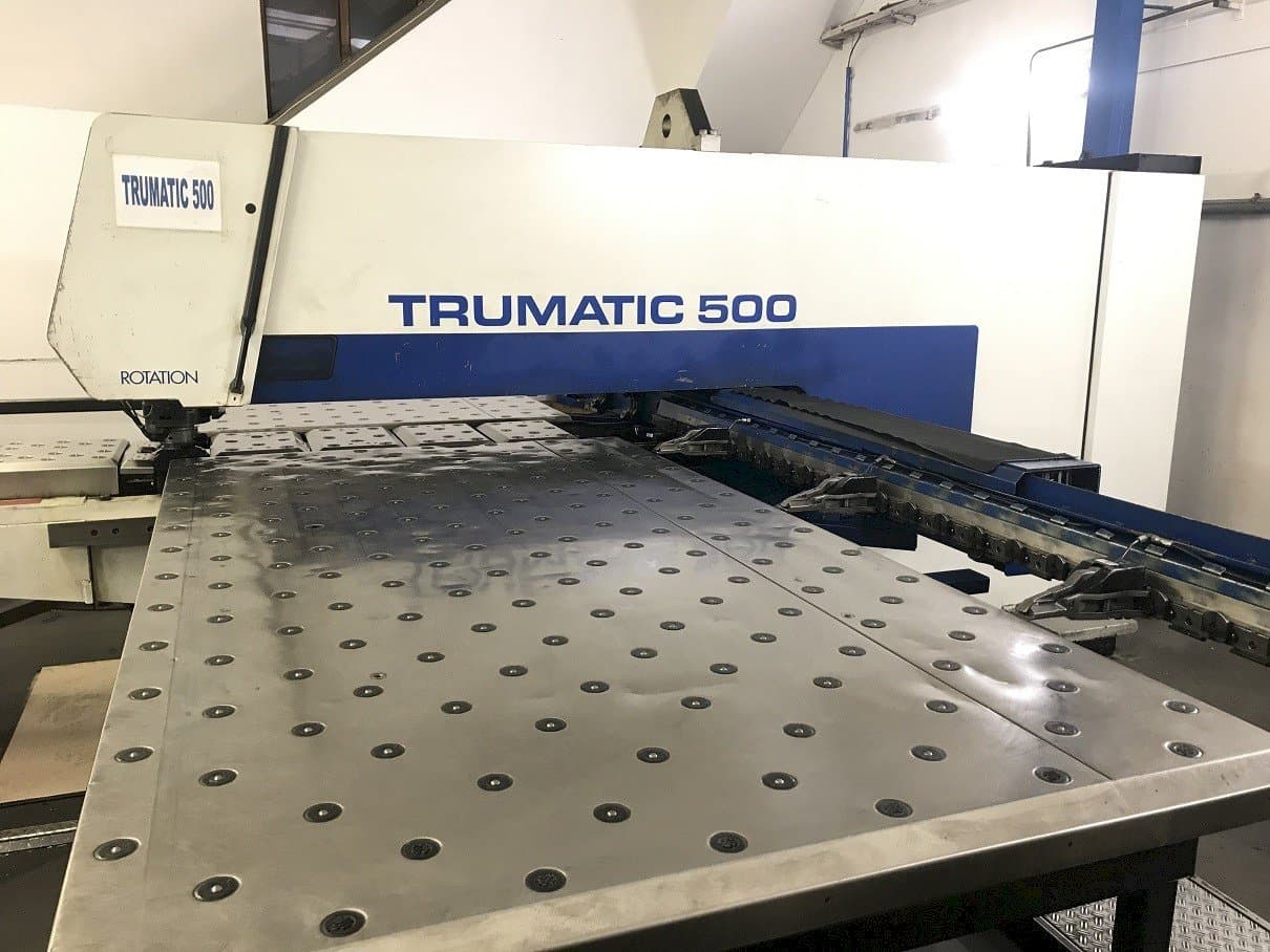 Čelní pohled  na Trumpf Trumatic 500R  stroj