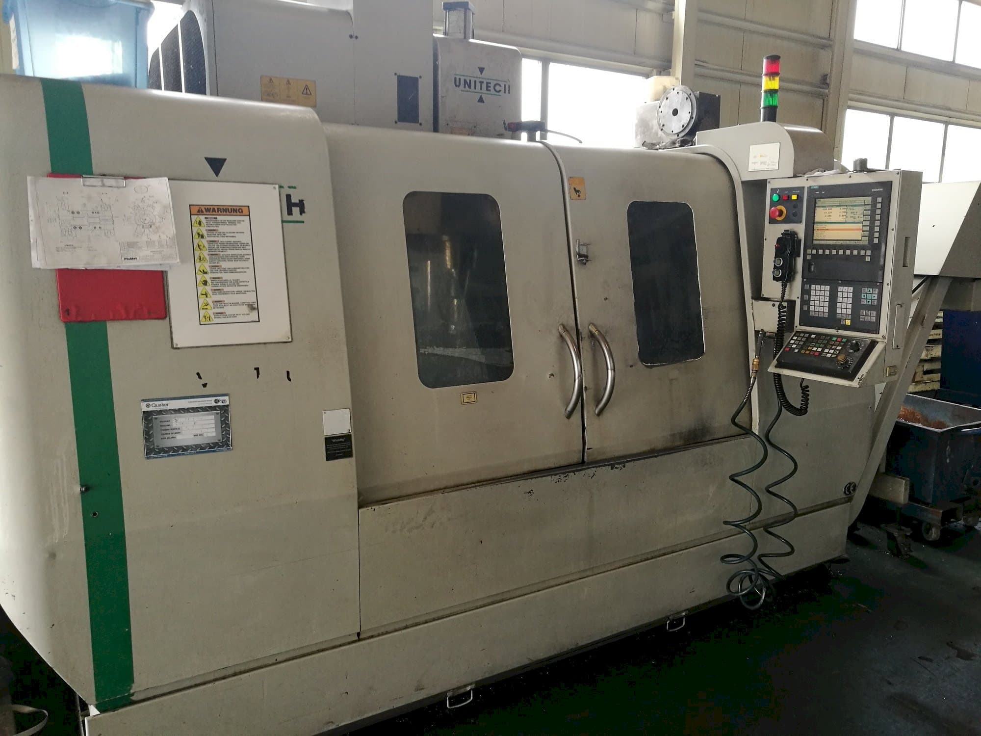 Čelní pohled  na UNITECH VMC-1250P3  stroj