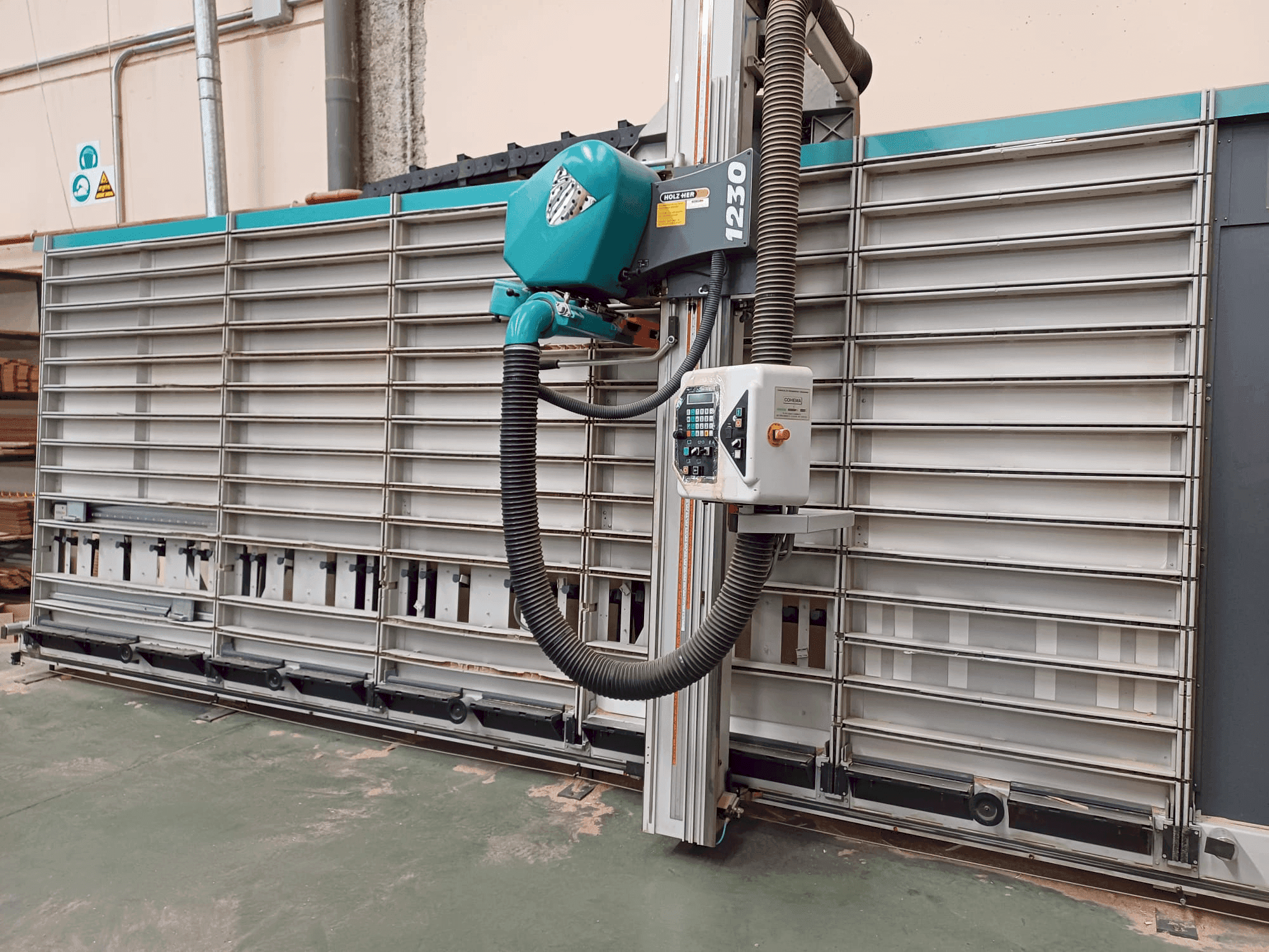 Čelní pohled  na HOLZHER PK 1230  stroj