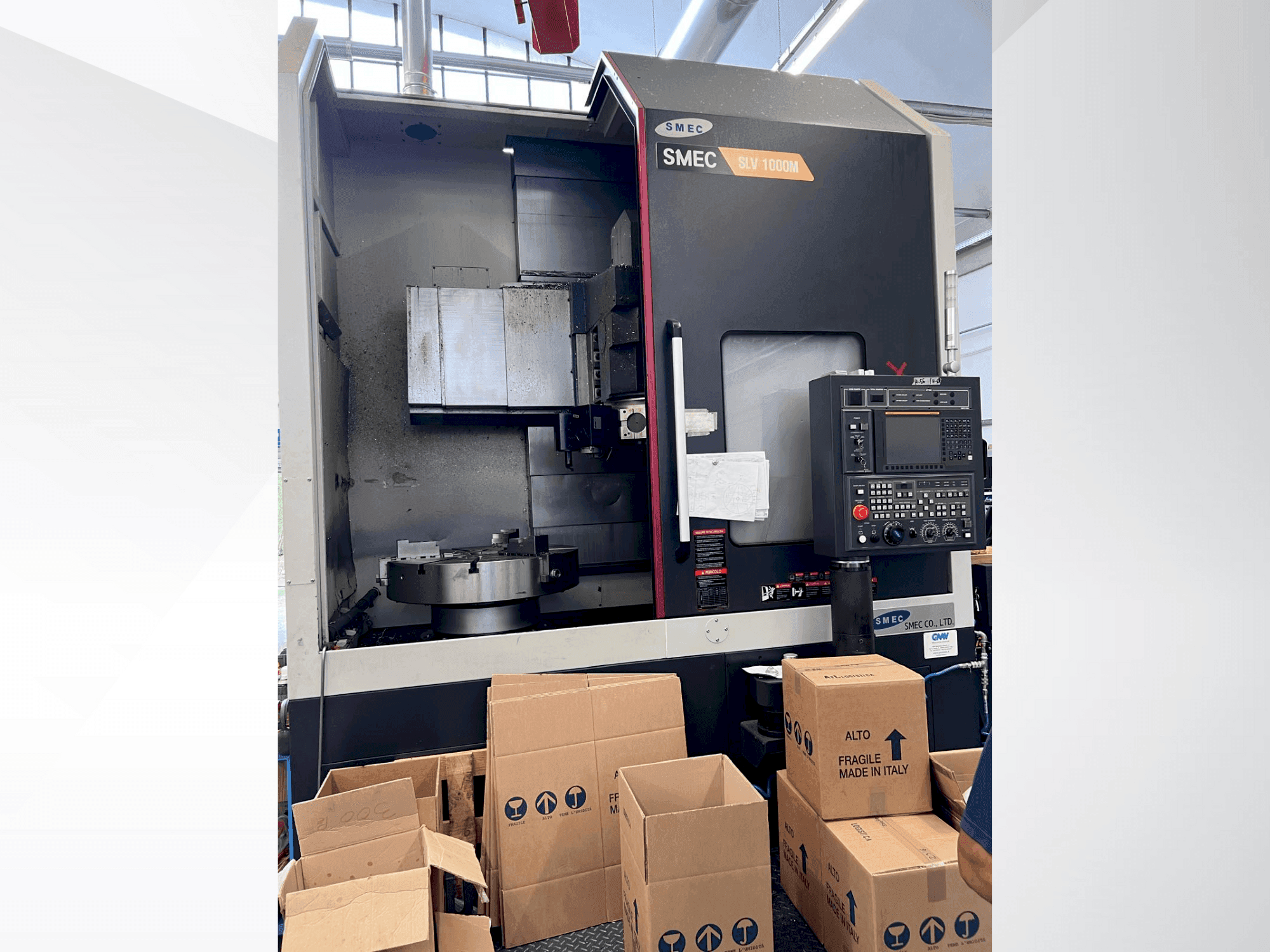 Čelní pohled  na SMEC SLV1000M  stroj