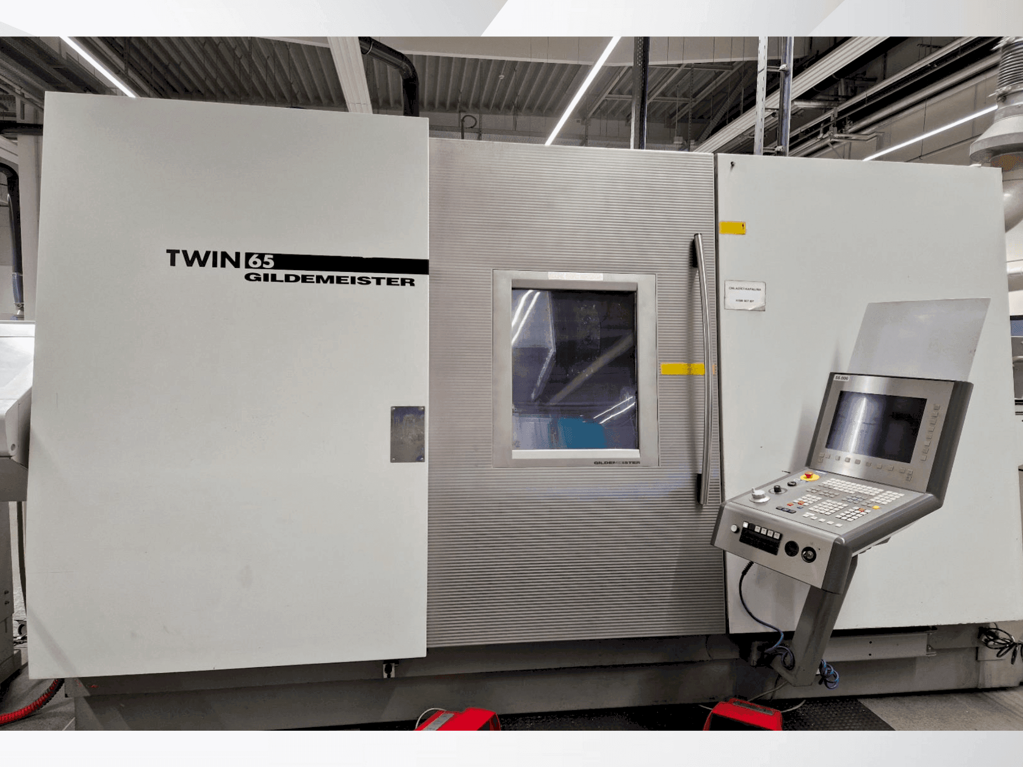 Čelní pohled  na Gildemeister TWIN 65 (2004)  stroj