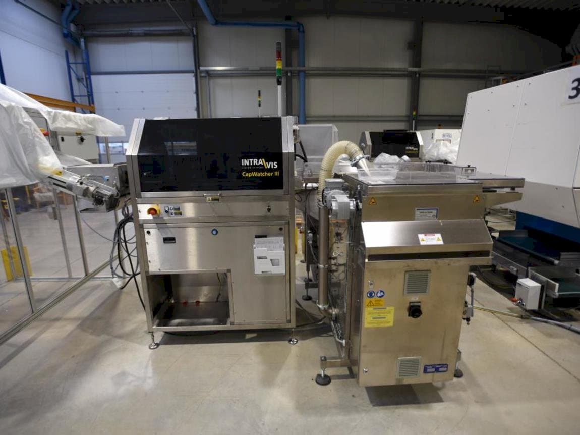 Čelní pohled  na INTRAVIS Capwatcher 6431  stroj