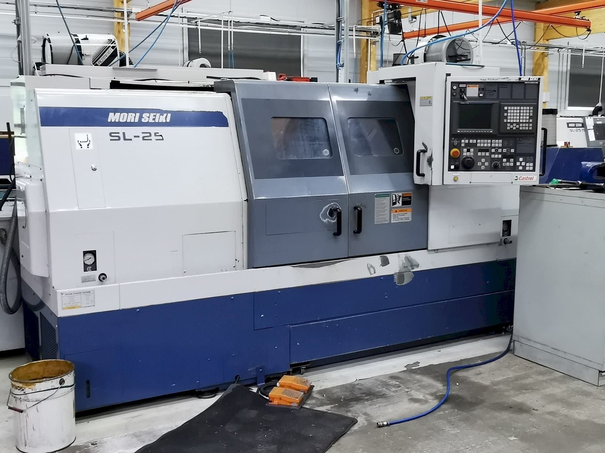 Čelní pohled  na MORI SEIKI SL-250 BMY  stroj