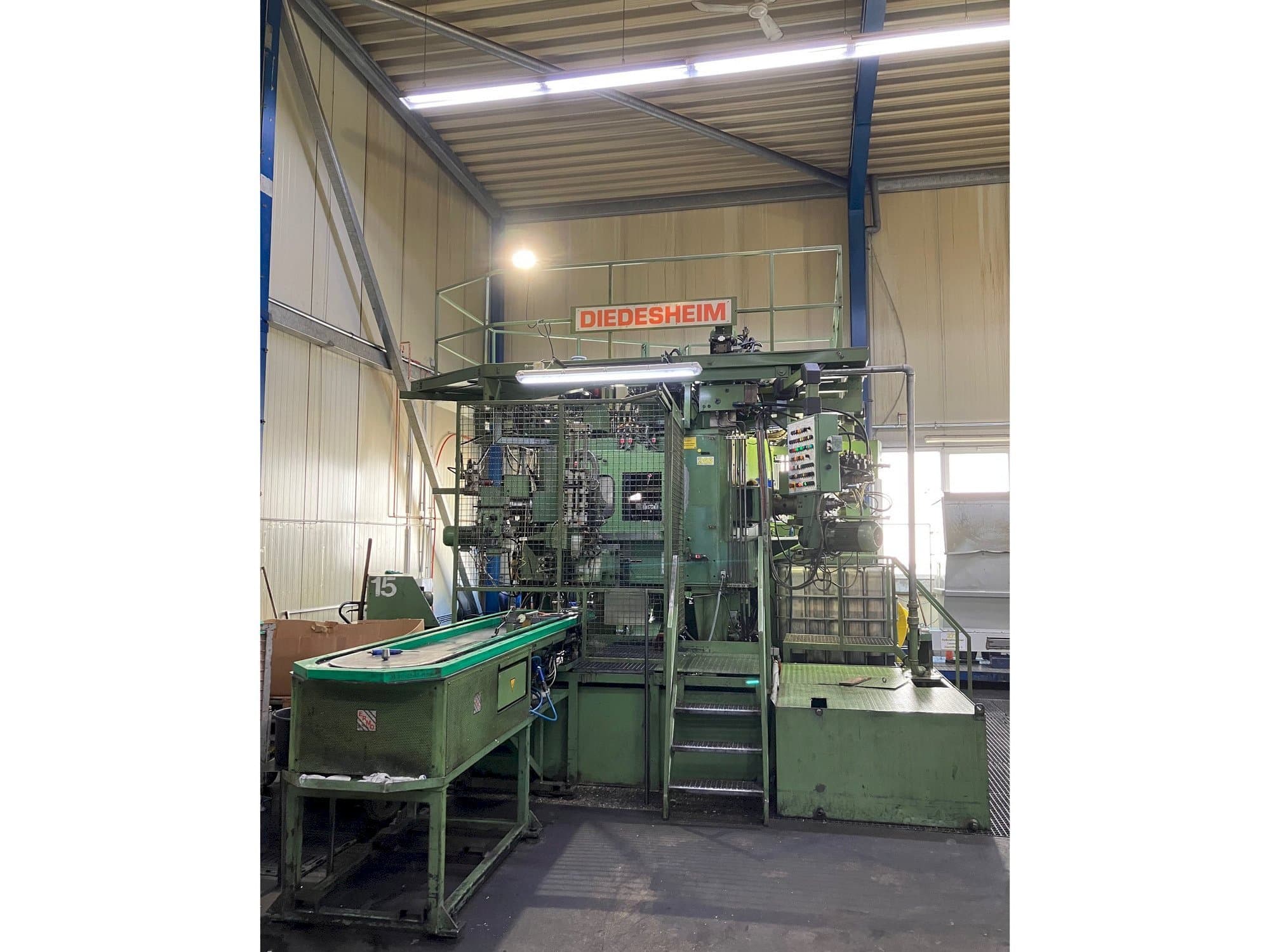 Čelní pohled  na DIEDESHEIM Diamat 70-6  stroj