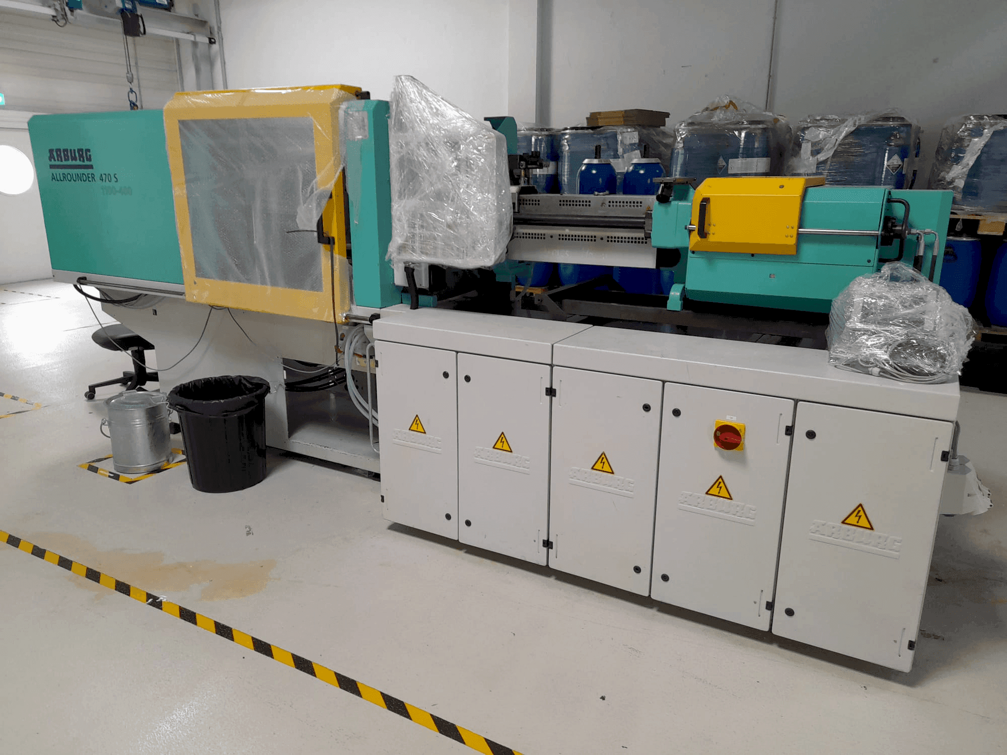 Čelní pohled  na Arburg Allrounder 470S 1100-400 with Multilift handling (2010)  stroj
