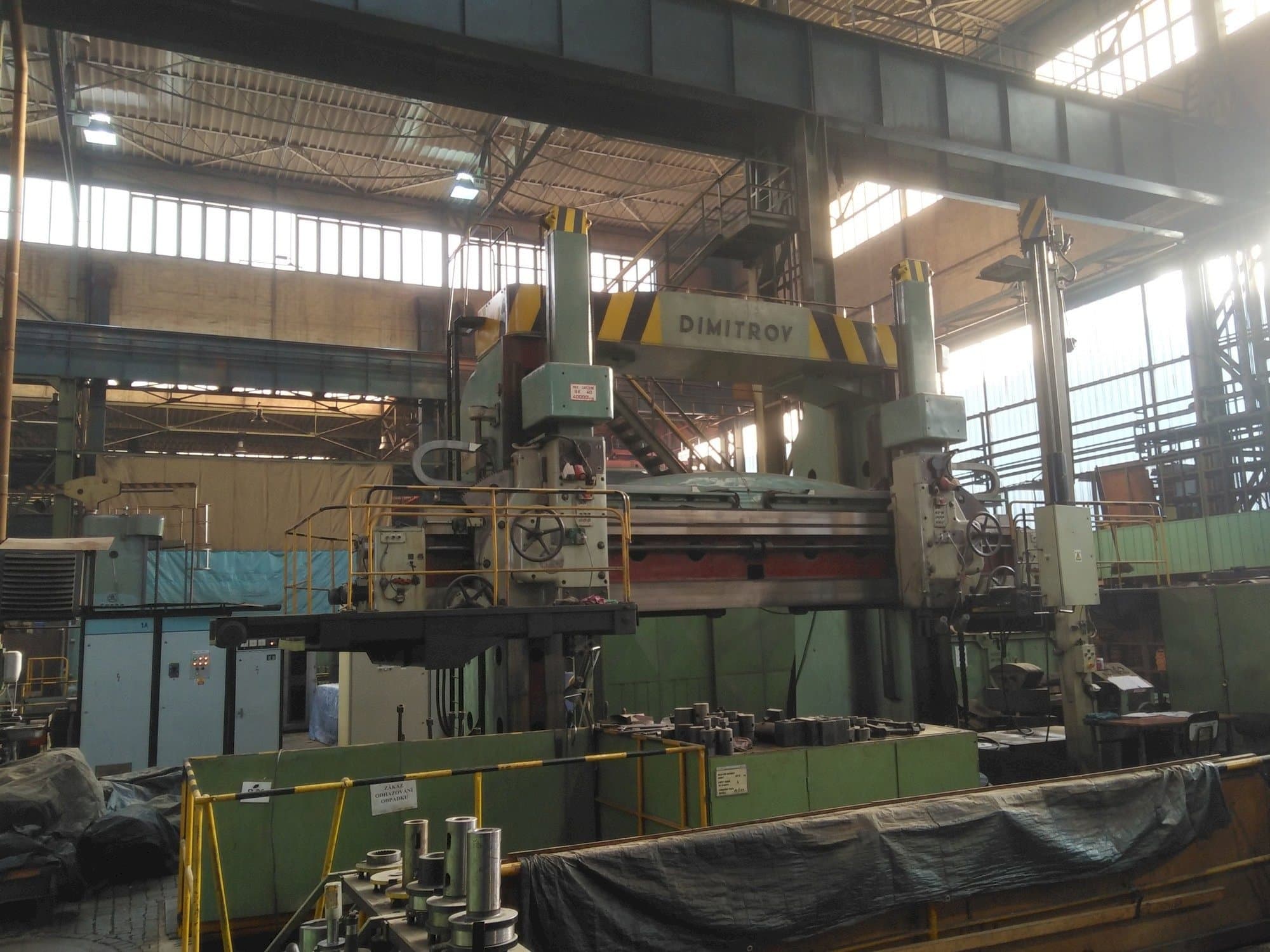 Levý pohled  na Dimitrov 4000  stroj