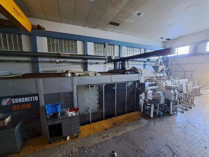 Čelní pohled  na SANDRETTO HES 3500  stroj