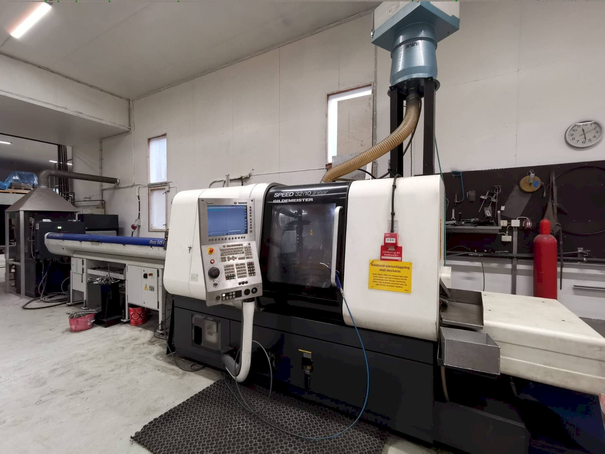 Čelní pohled  na Gildemeister Speed 32-10 linear  stroj