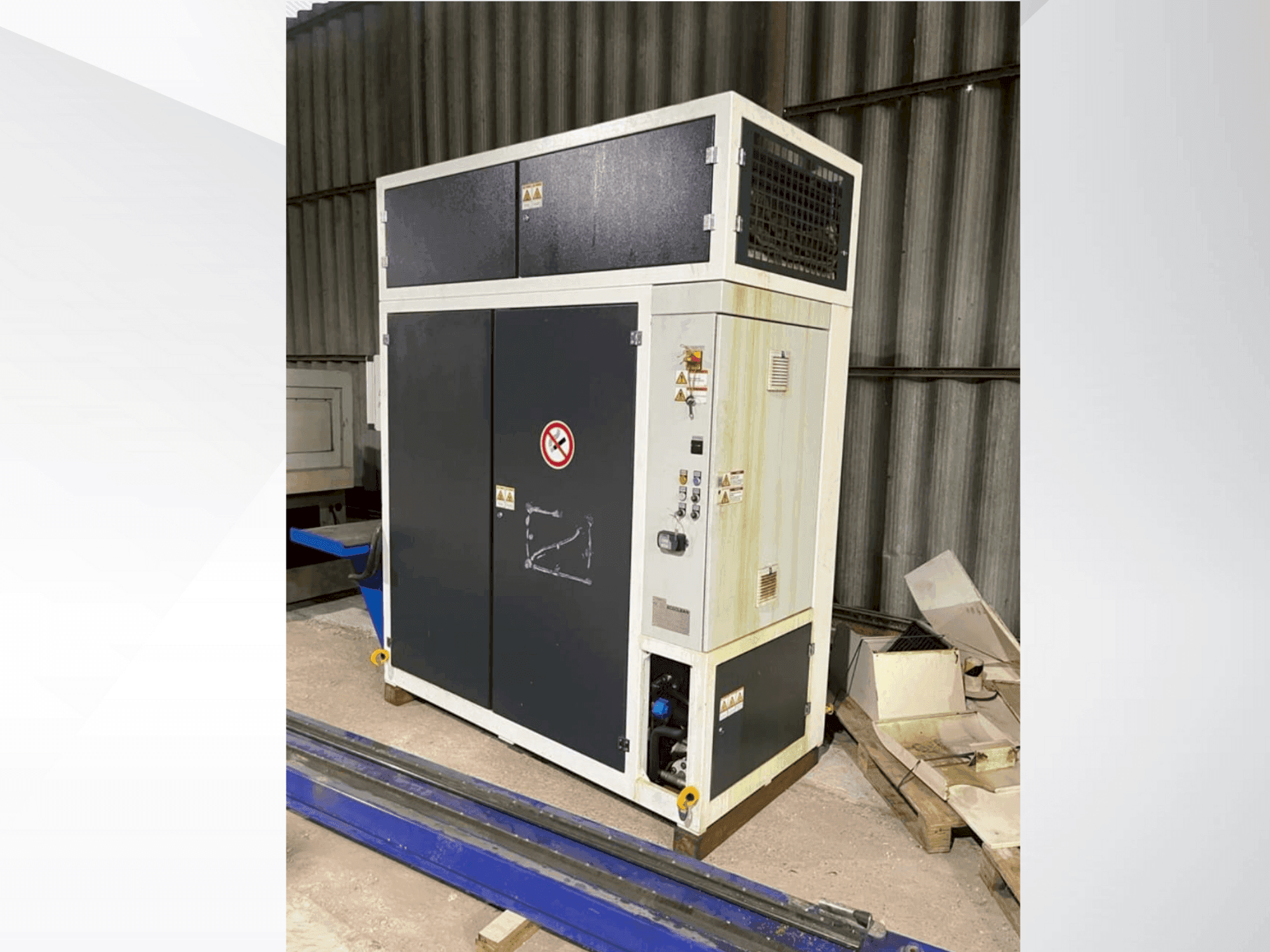 Čelní pohled  na DÜRR Ecoclean Minio 85c (2019)  stroj