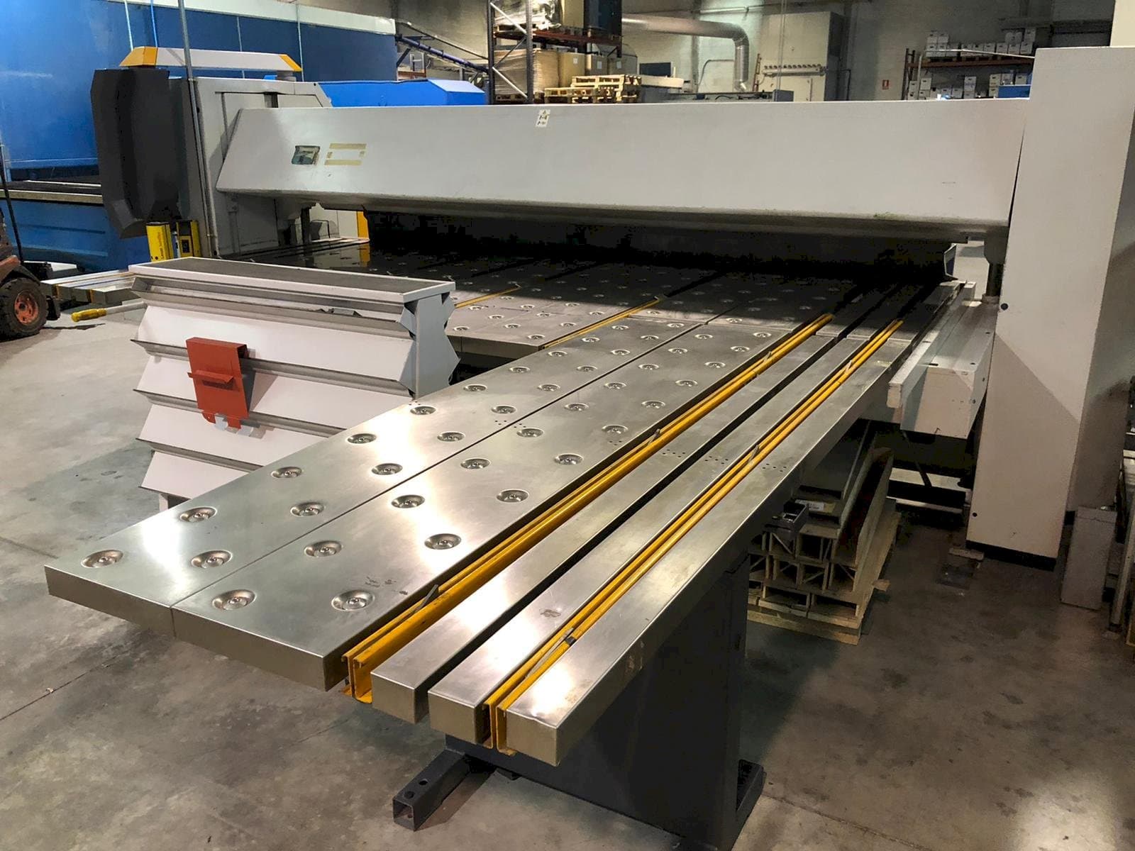 Čelní pohled  na RAS Flexibend 73.30  stroj