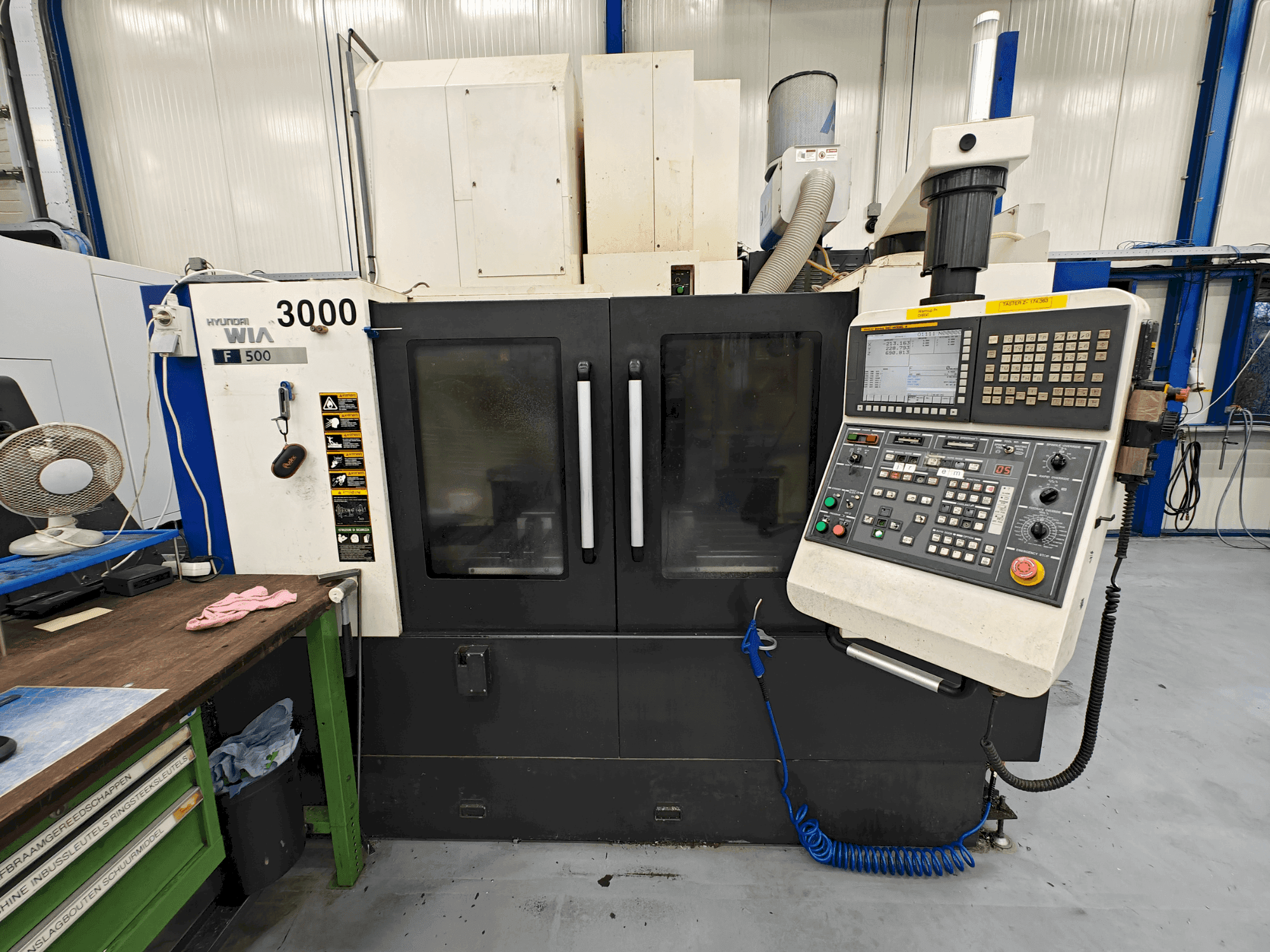 Čelní pohled  na Hyundai Wia F500  stroj