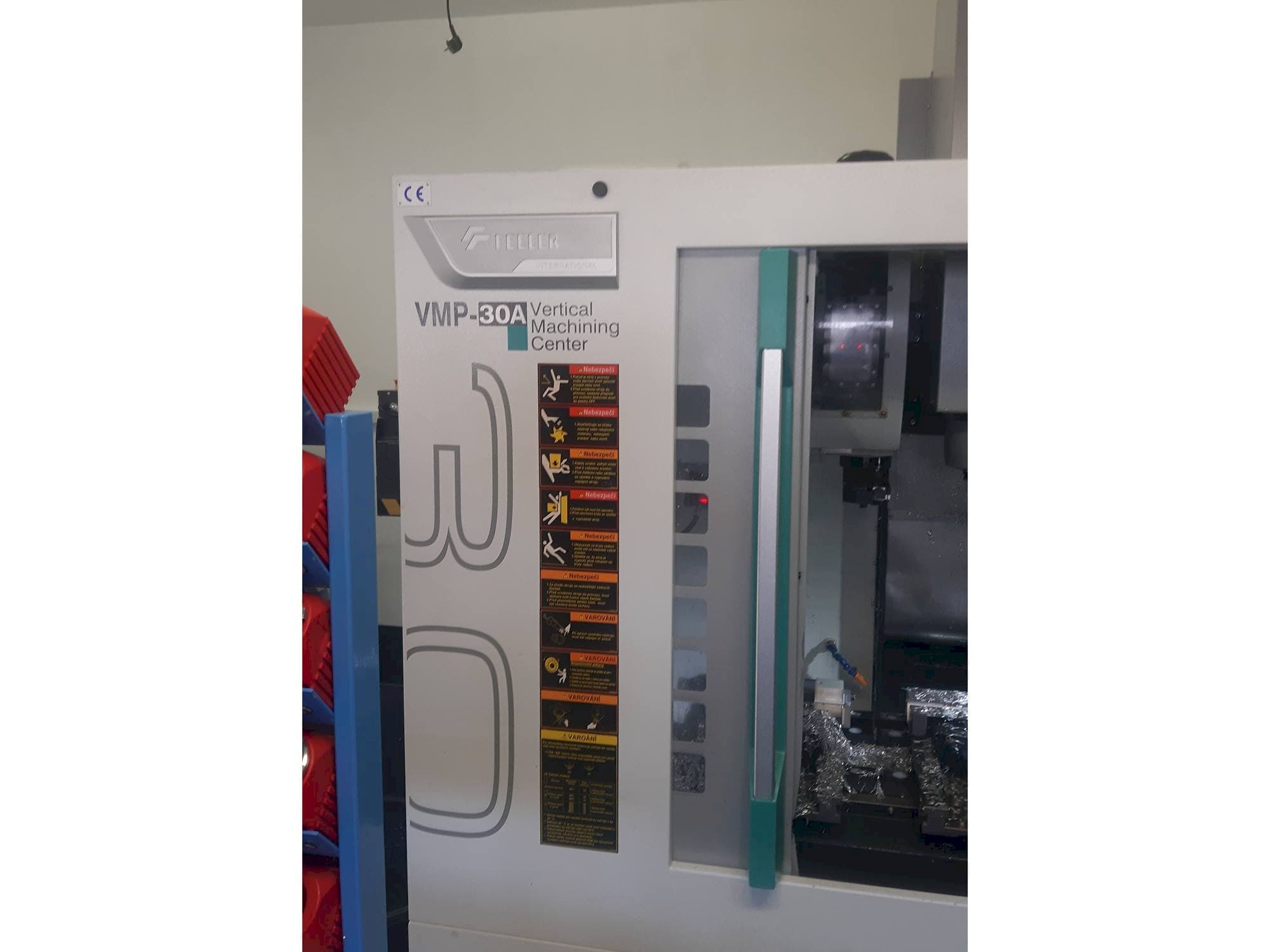 Čelní pohled  na Feeler VMP 30  stroj