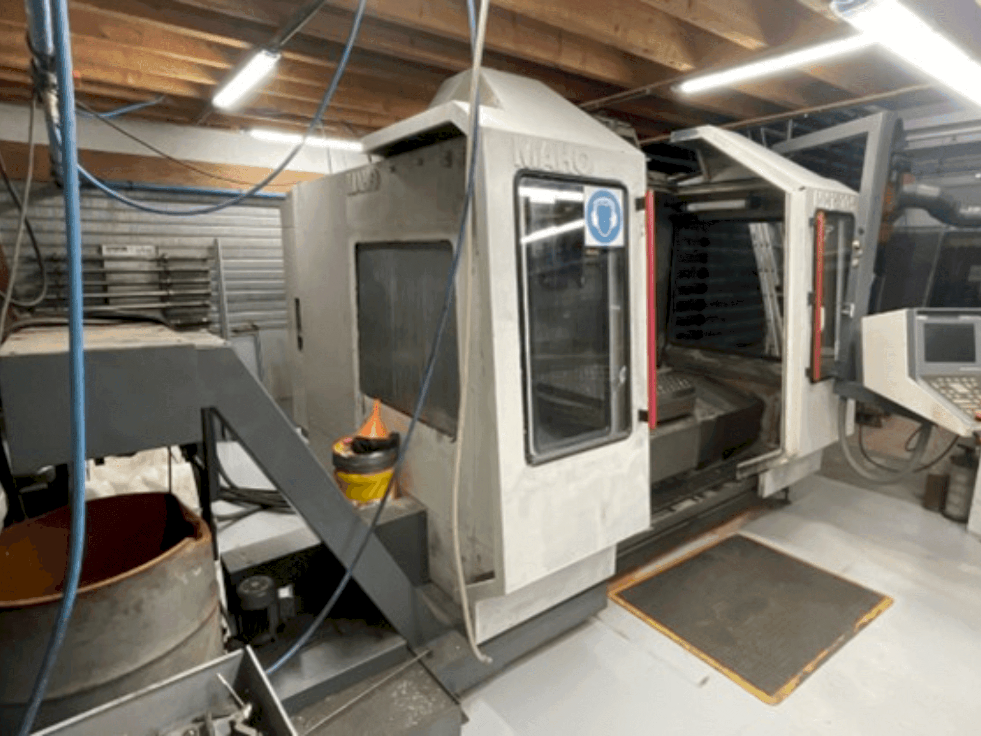 Čelní pohled  na MAHO MH1200S  stroj