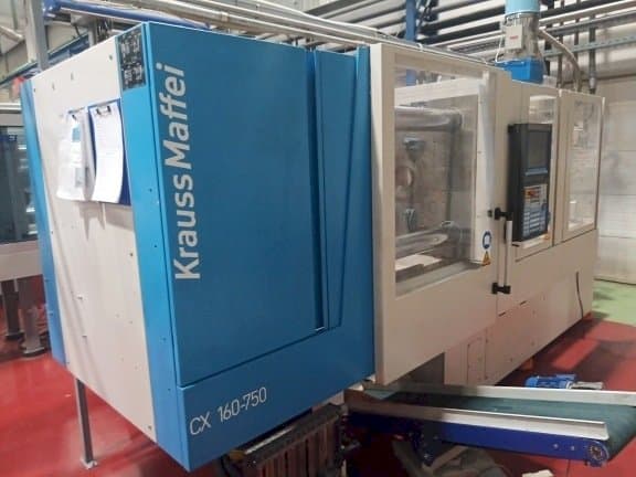Čelní pohled  na Krauss Maffei KM 160-750 CX  stroj