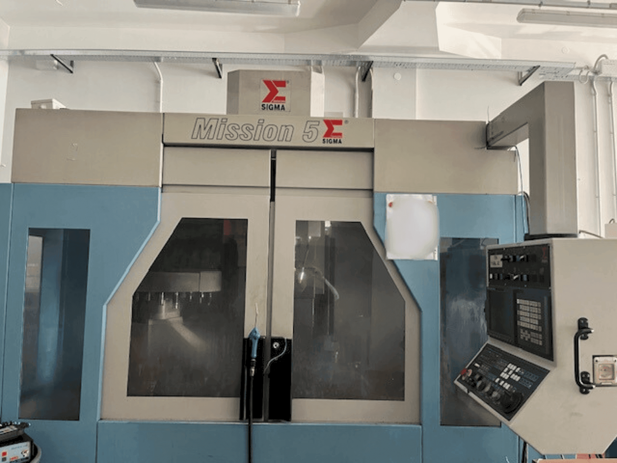 Čelní pohled  na Sigma Mission 5  stroj
