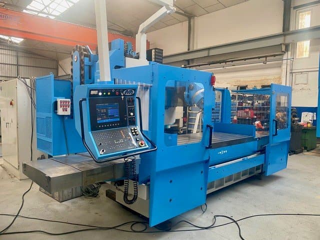 Čelní pohled  na MTE BF 2200  stroj