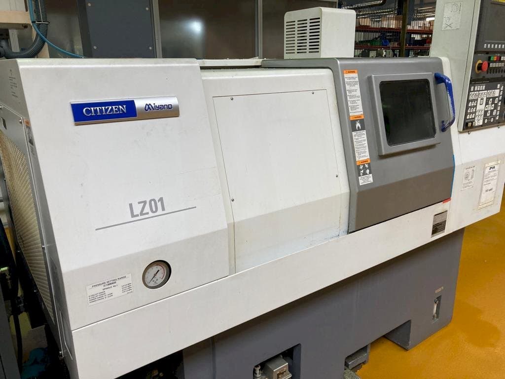 Čelní pohled  na Miyano LZ-01RY2  stroj