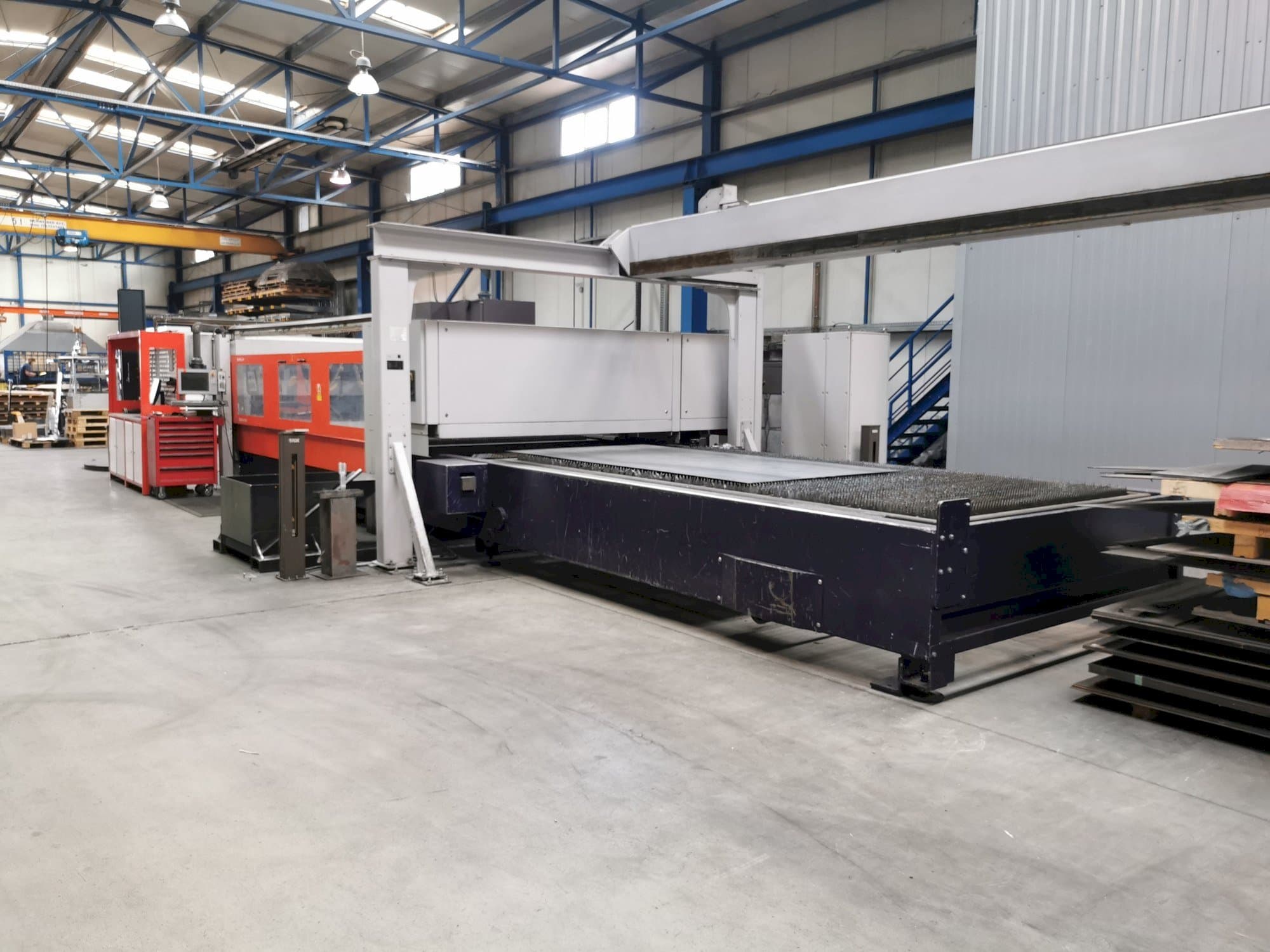 Čelní pohled  na Bystronic Bystar 4020  stroj