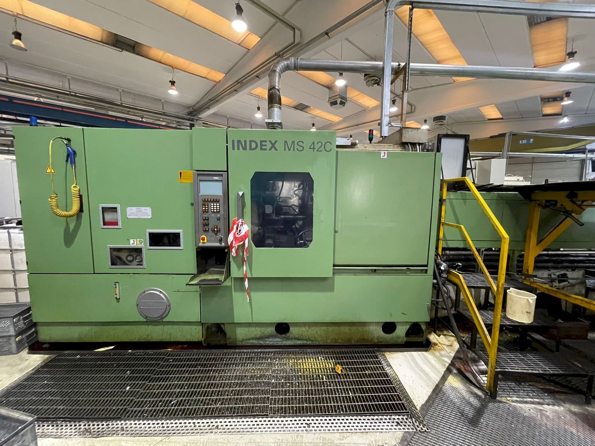 Čelní pohled  na Index MS 42C  stroj