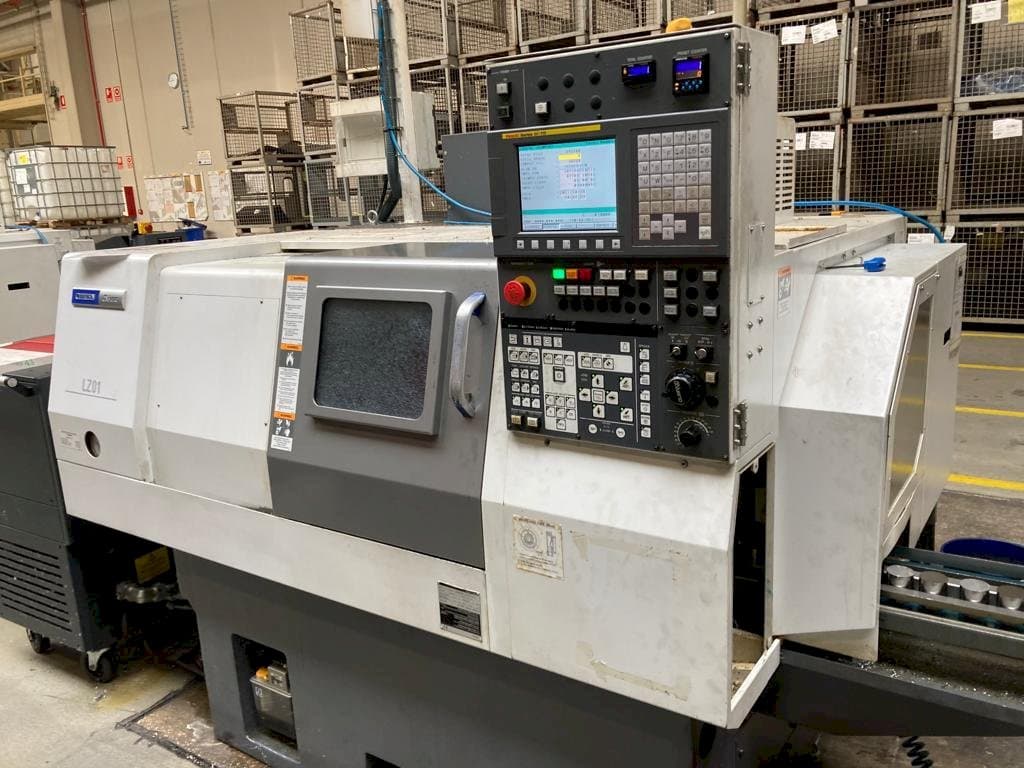 Čelní pohled  na Miyano LZ-01RY2  stroj