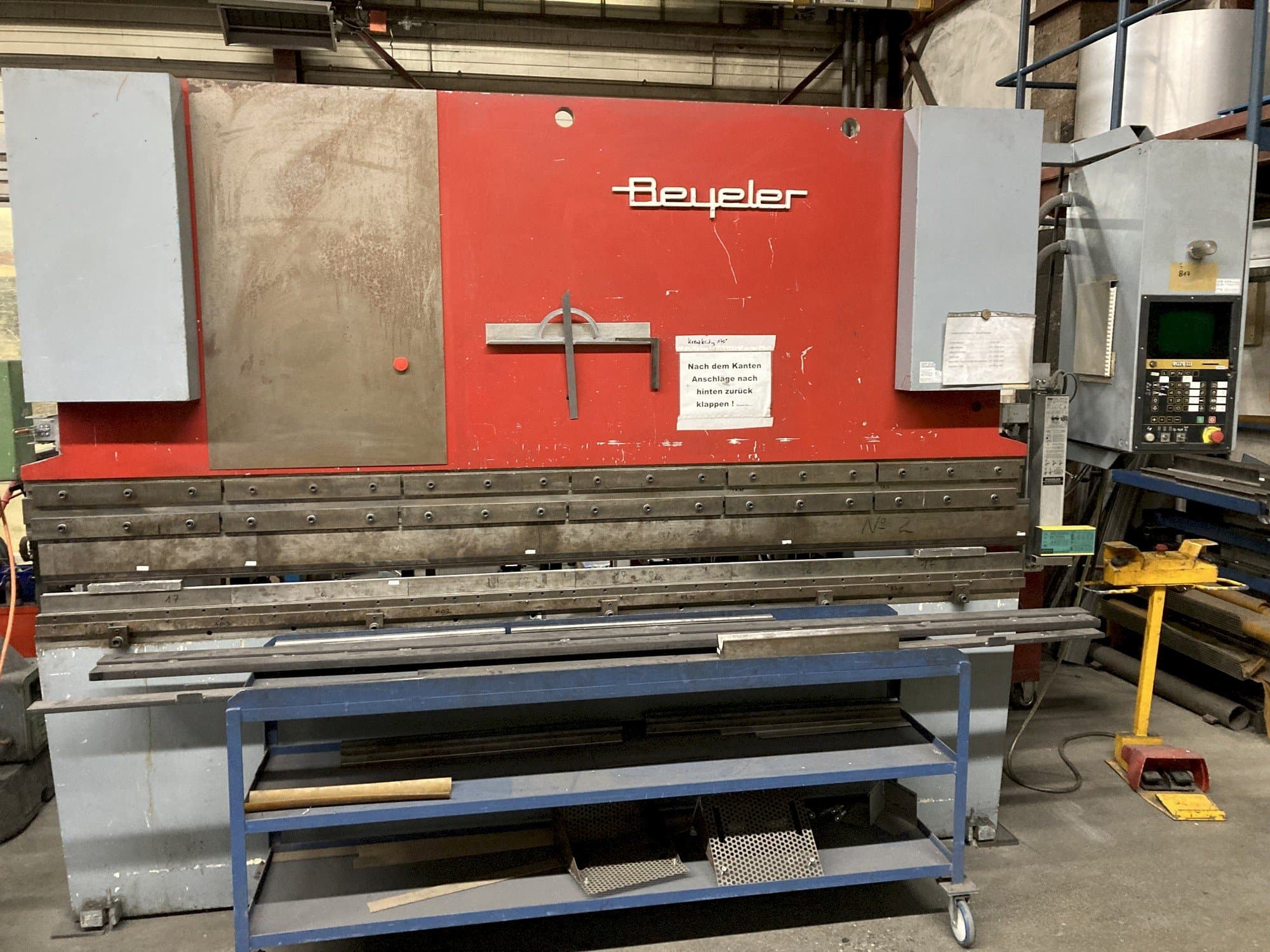 Čelní pohled  na BEYELER M3  stroj