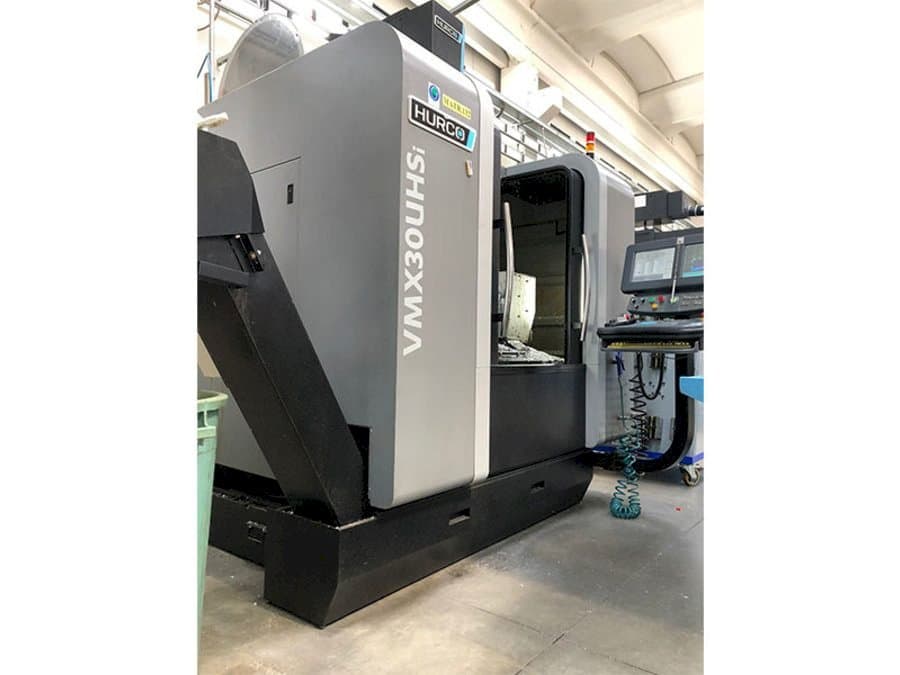 Čelní pohled  na Hurco VMX30 UHSi  stroj