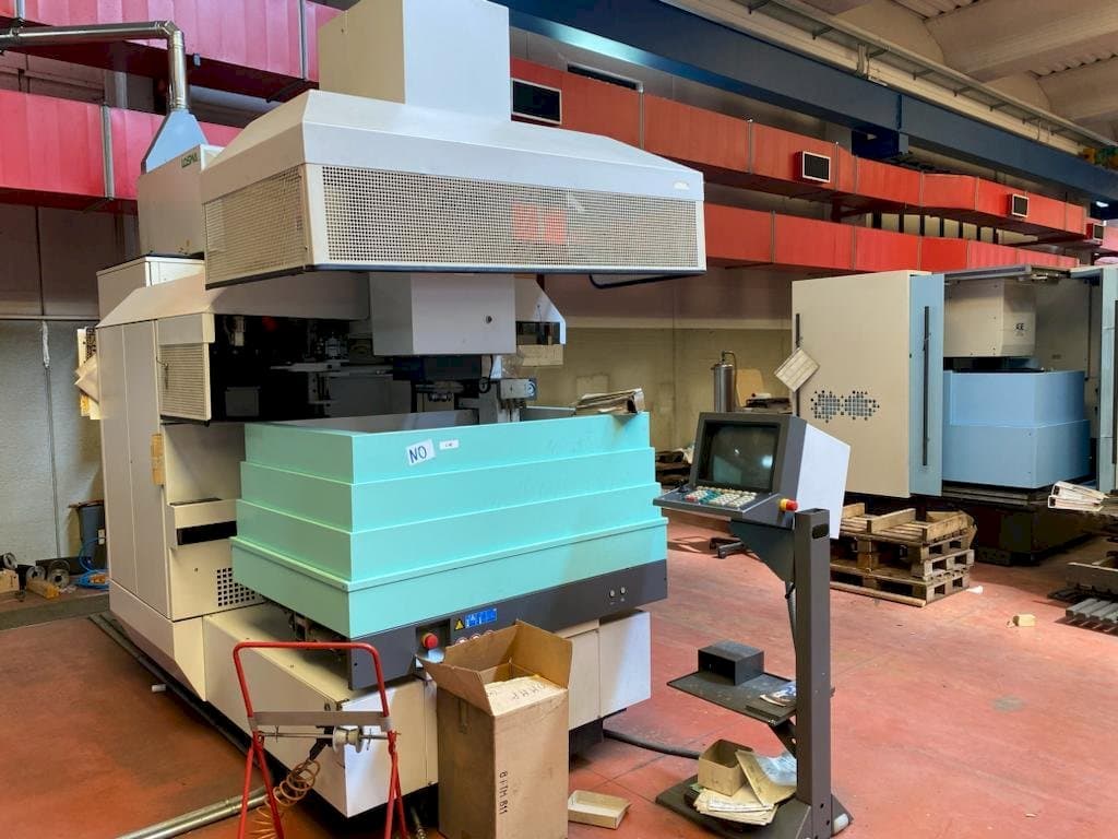 Čelní pohled  na AGIE AGIETRON INTEGRAL 3  stroj