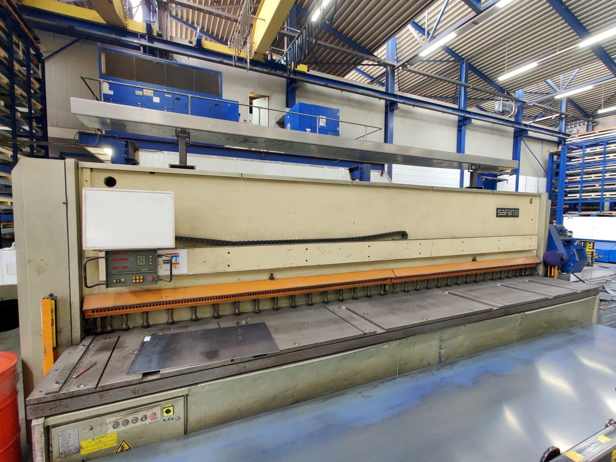 Čelní pohled  na Safan HVR610-10  stroj