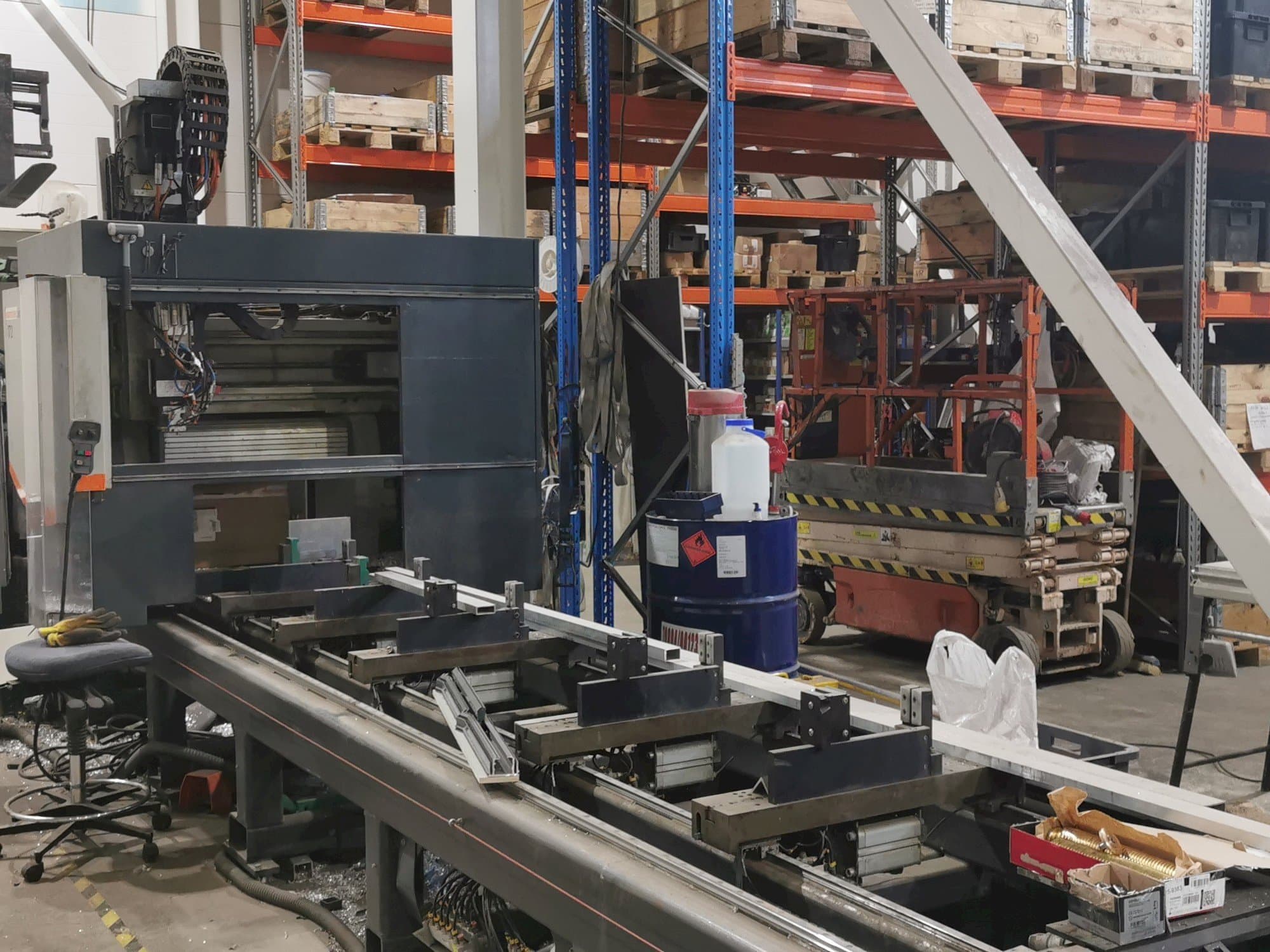 Čelní pohled  na Elumatec SBZ 140  stroj