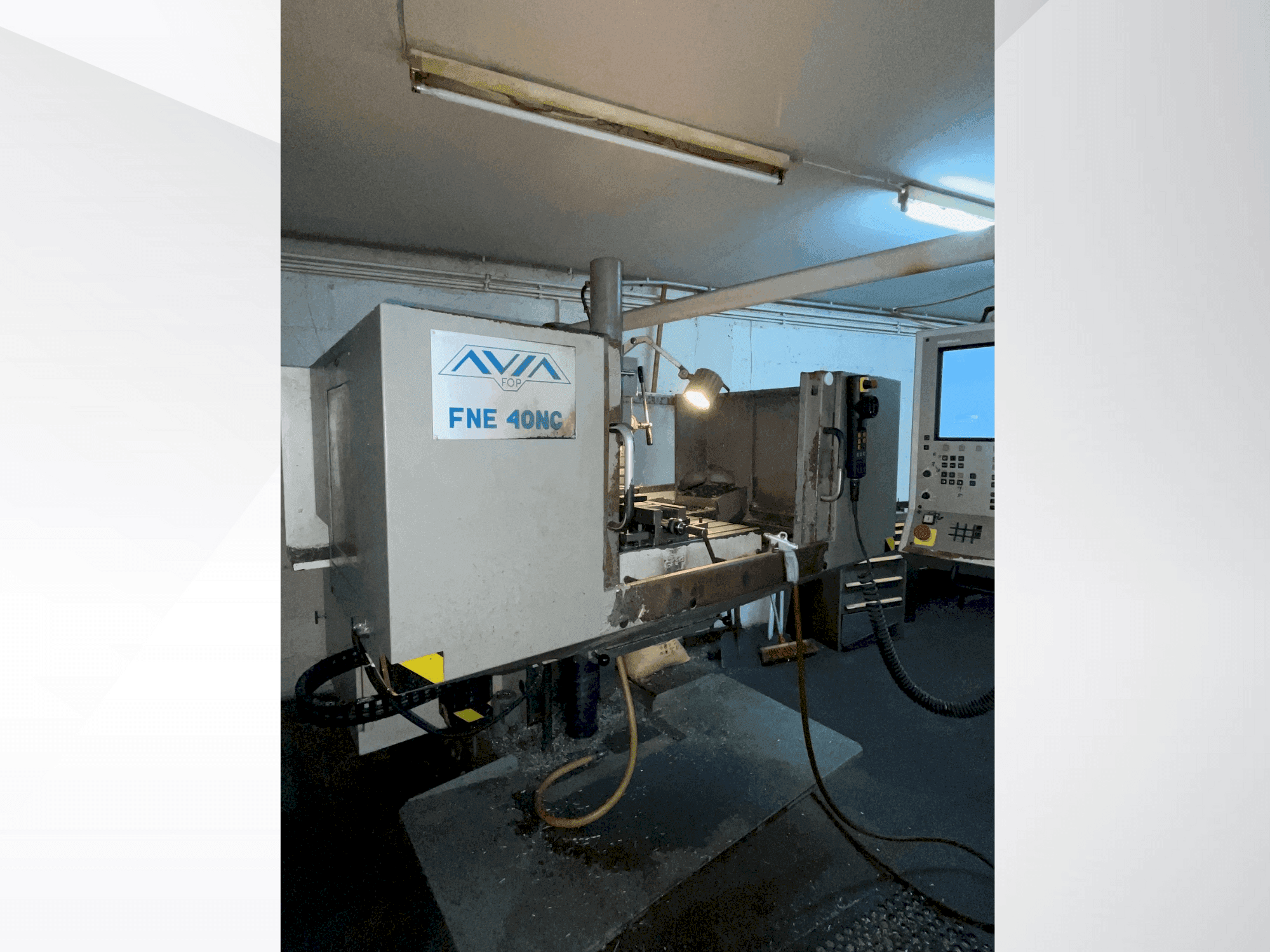 Čelní pohled  na Avia									 FNE 40NC  stroj