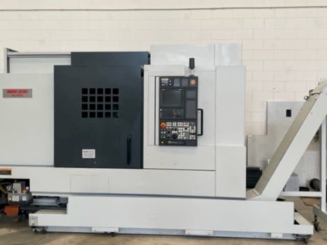 Čelní pohled  na MORI SEIKI NL 3000Y/700  stroj