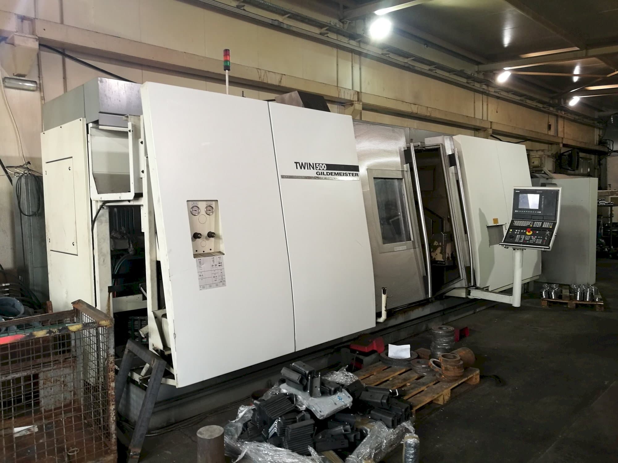 Čelní pohled  na Gildemeister TWIN 500  stroj