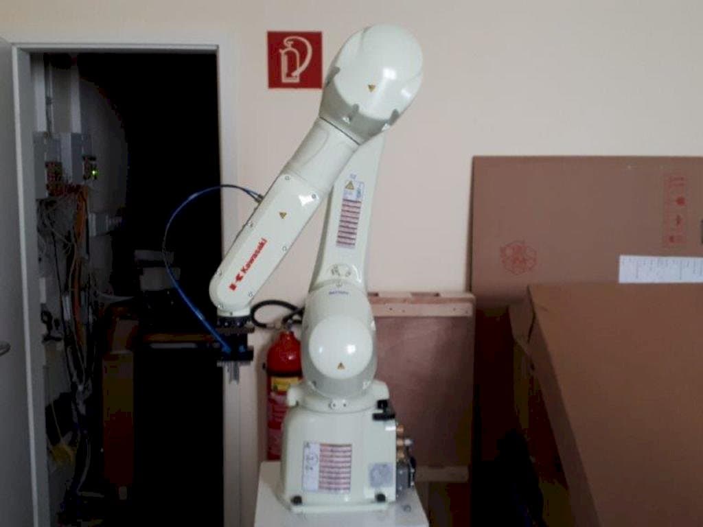 Čelní pohled  na Kawasaki RS007L  stroj