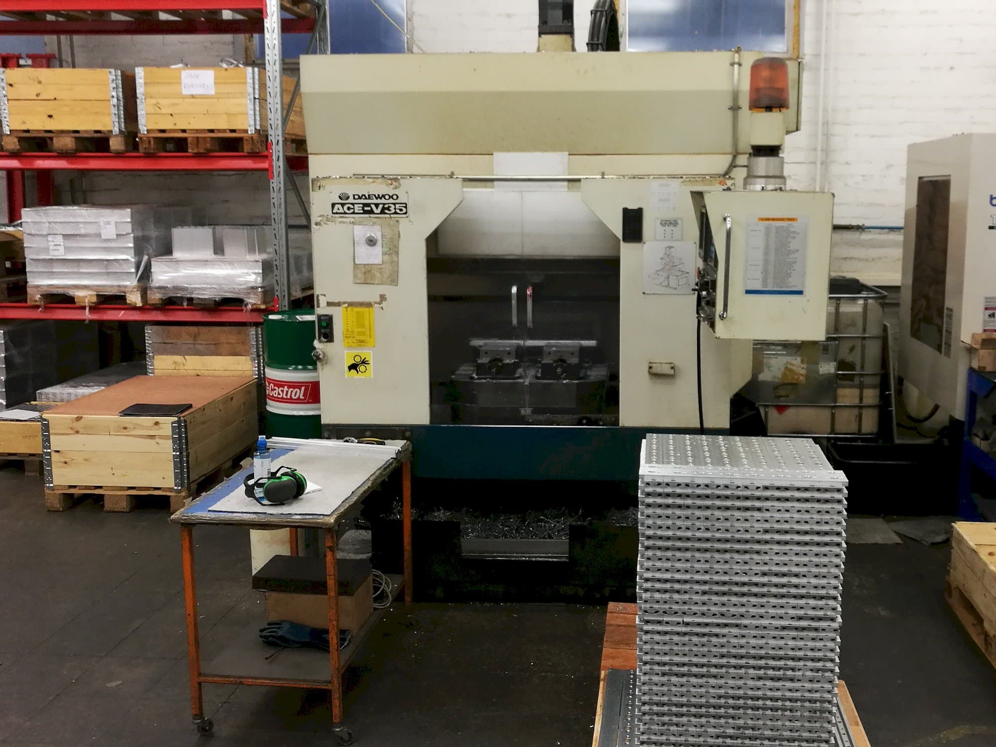 Čelní pohled  na DAEWOO ACE V-35 stroj