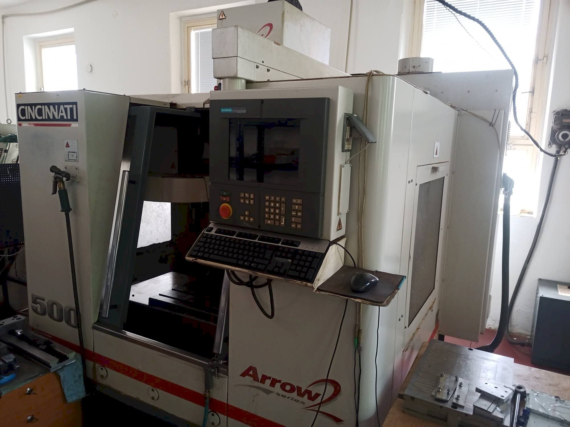 Čelní pohled  na Cincinnati Arrow 2  stroj