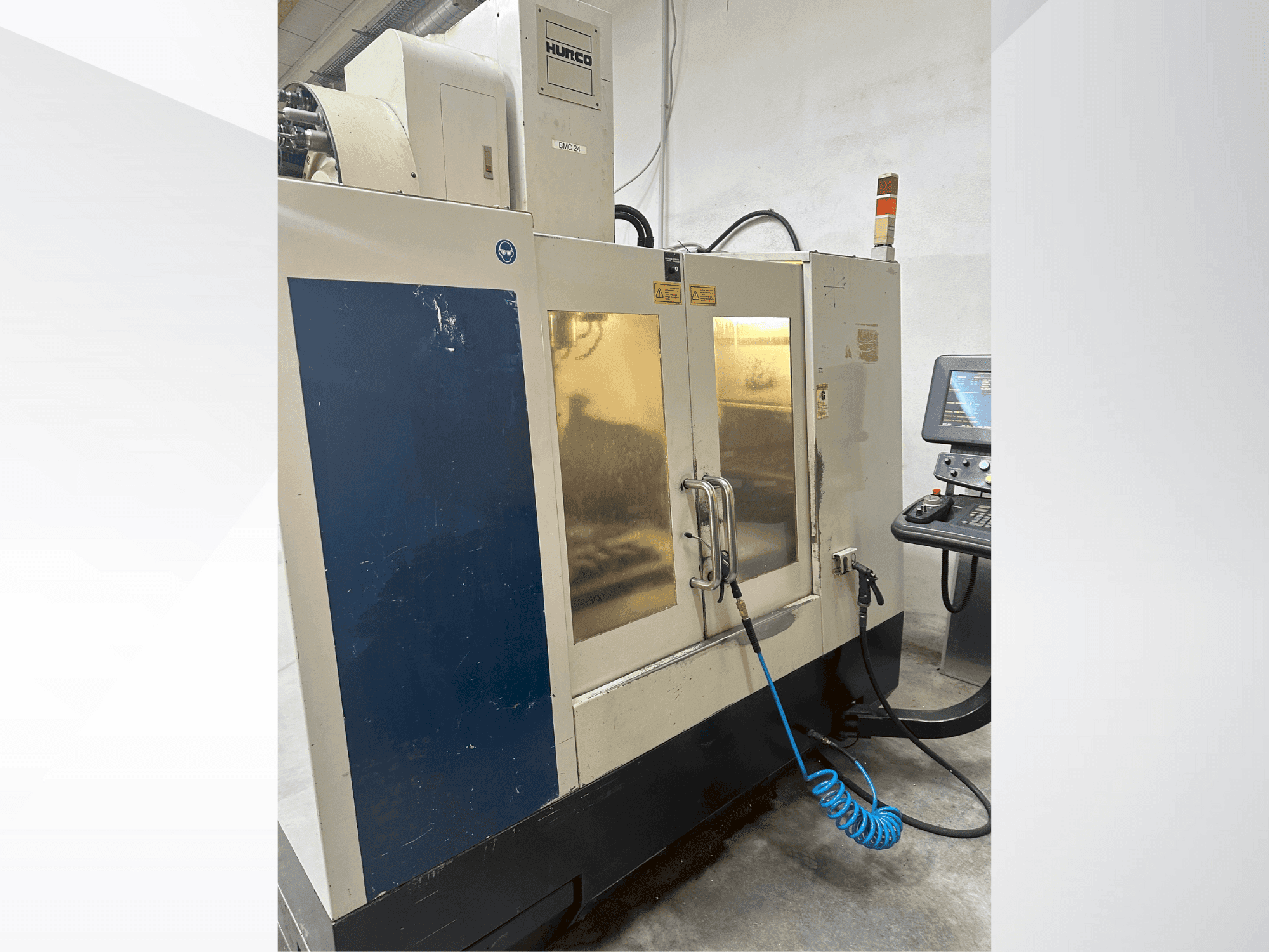 Čelní pohled  na Hurco BMC 2416  stroj