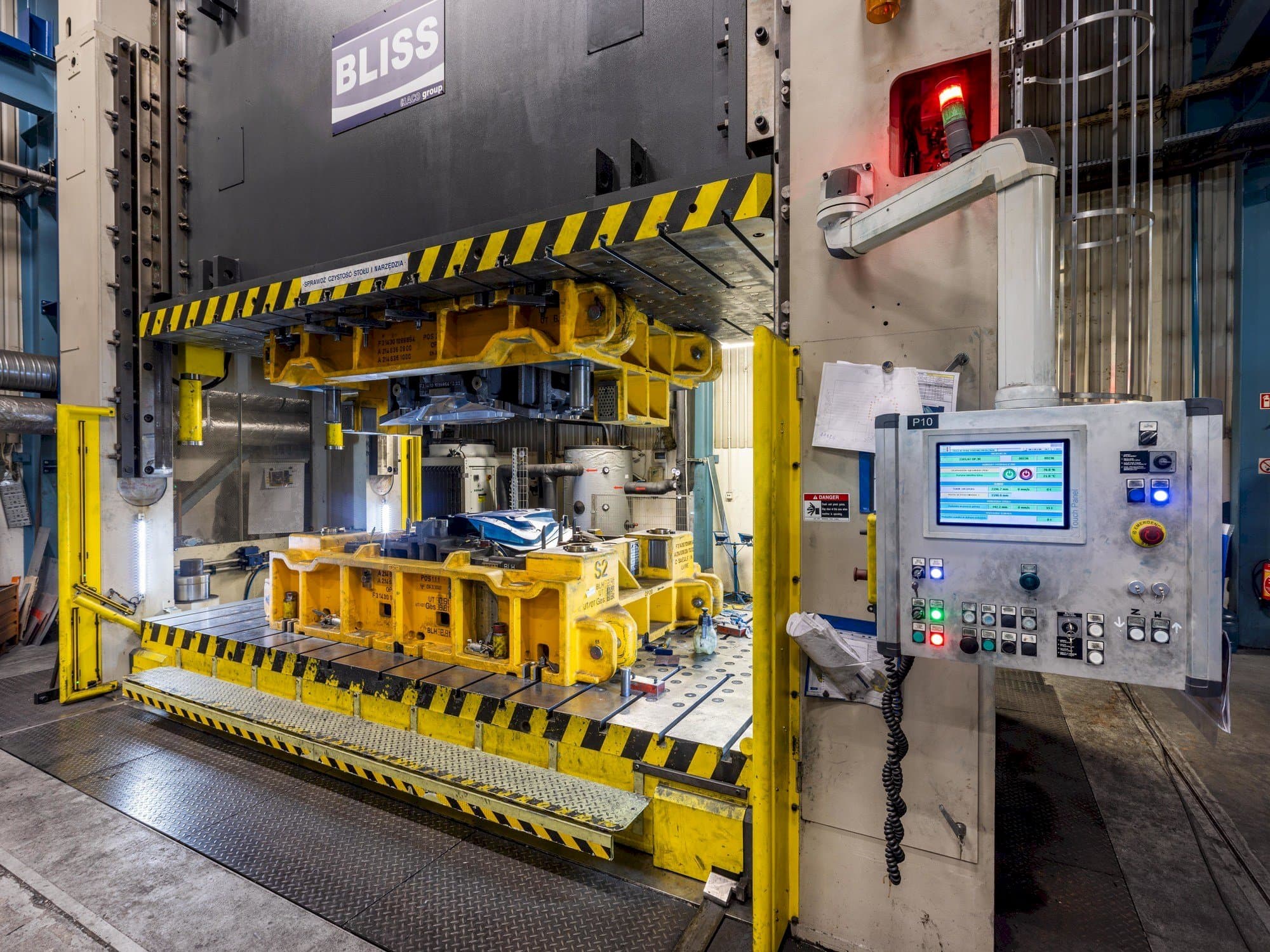 Čelní pohled  na BLISS-BRET PHD 1500  stroj