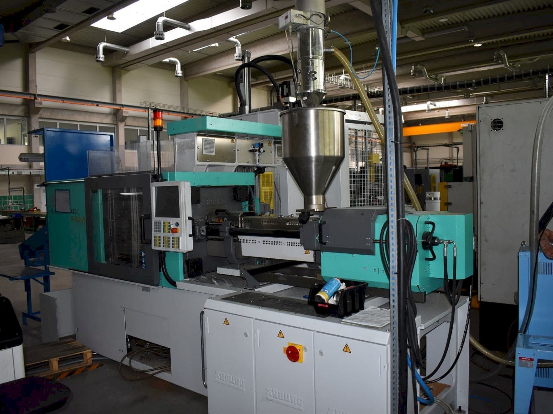 Čelní pohled  na Arburg ALLROUNDER 470 C 1500 - 400  stroj