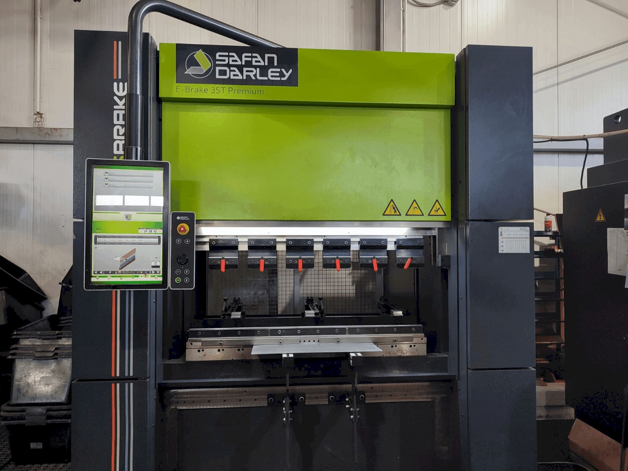 Čelní pohled  na Safan E-Brake Premium 35-1250  stroj