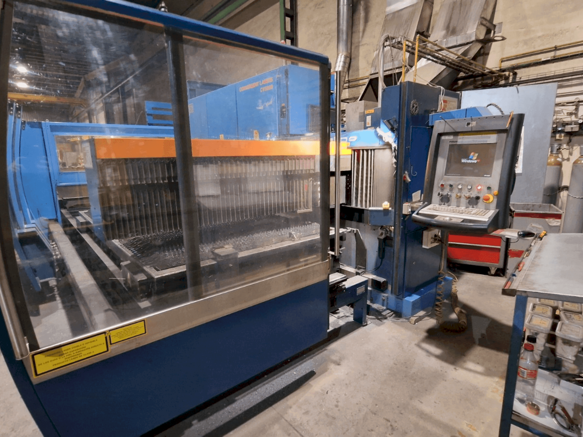 Čelní pohled  na Prima Industrie PLATINO 1530  stroj
