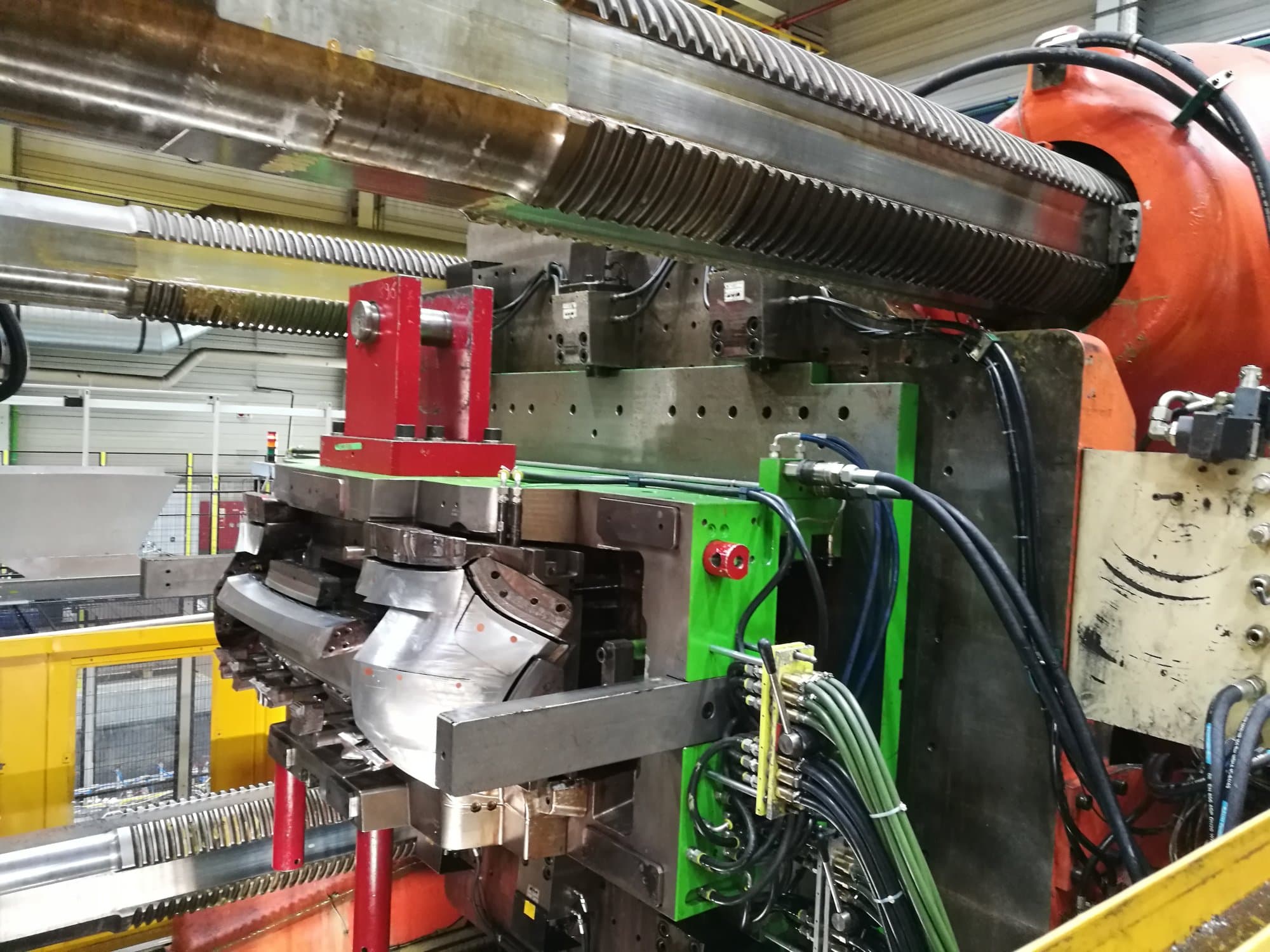 Levý pohled  na Husky EL 4000 RS 170/145 stroj