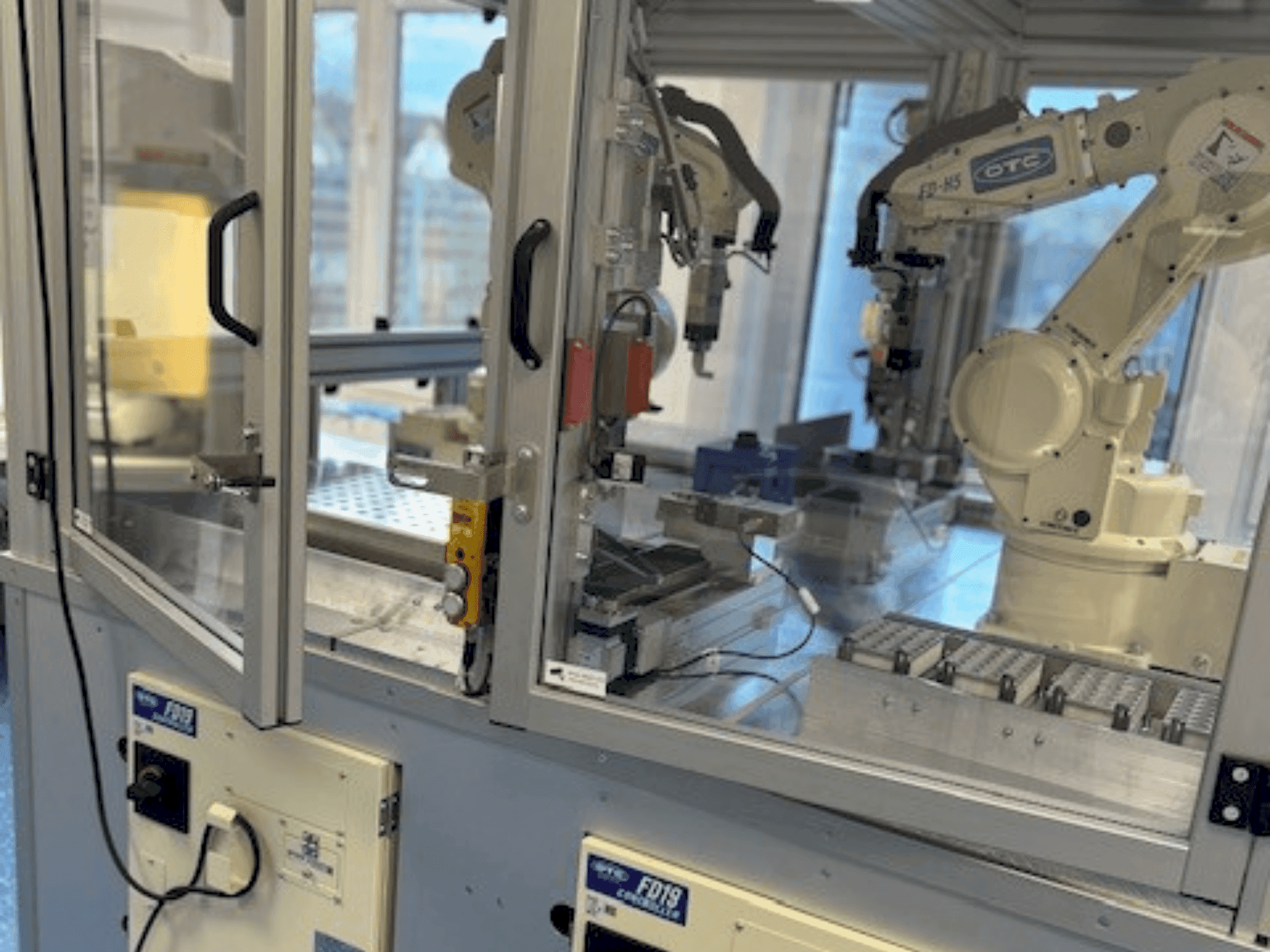 Čelní pohled  na OTC Daihen NH52-NEFC  stroj