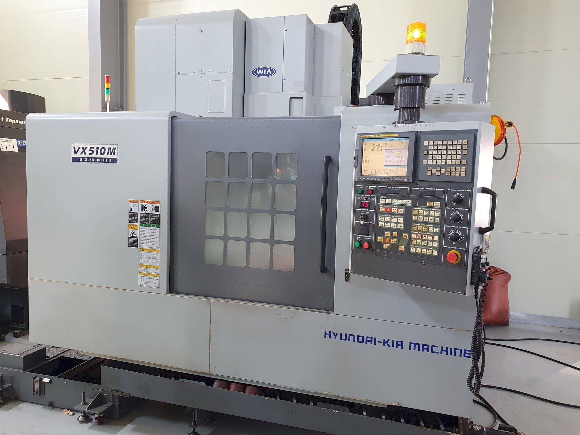 Čelní pohled  na Hyundai Kia VX510M  stroj