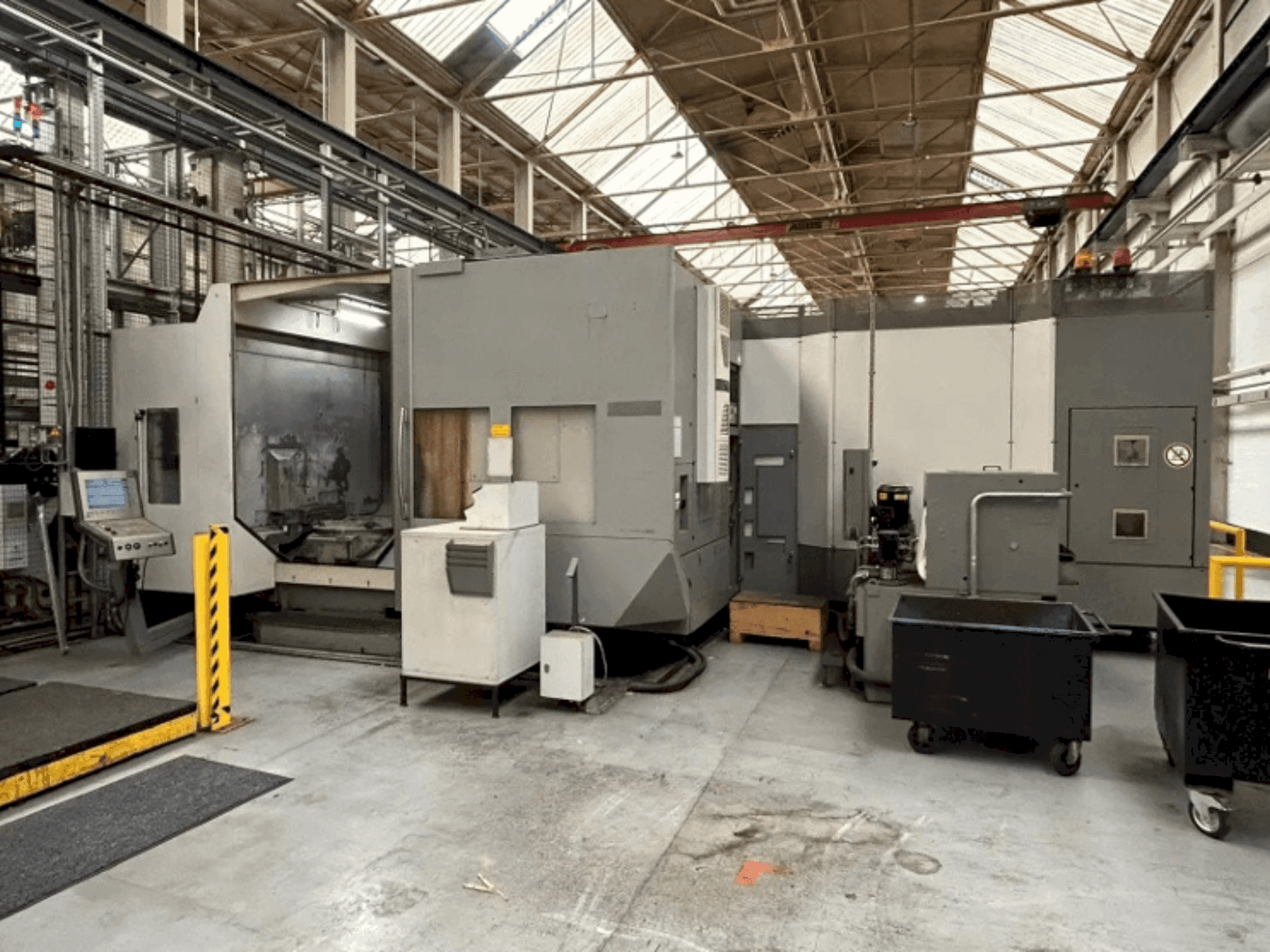 Čelní pohled  na DMG DMC 100 H  stroj