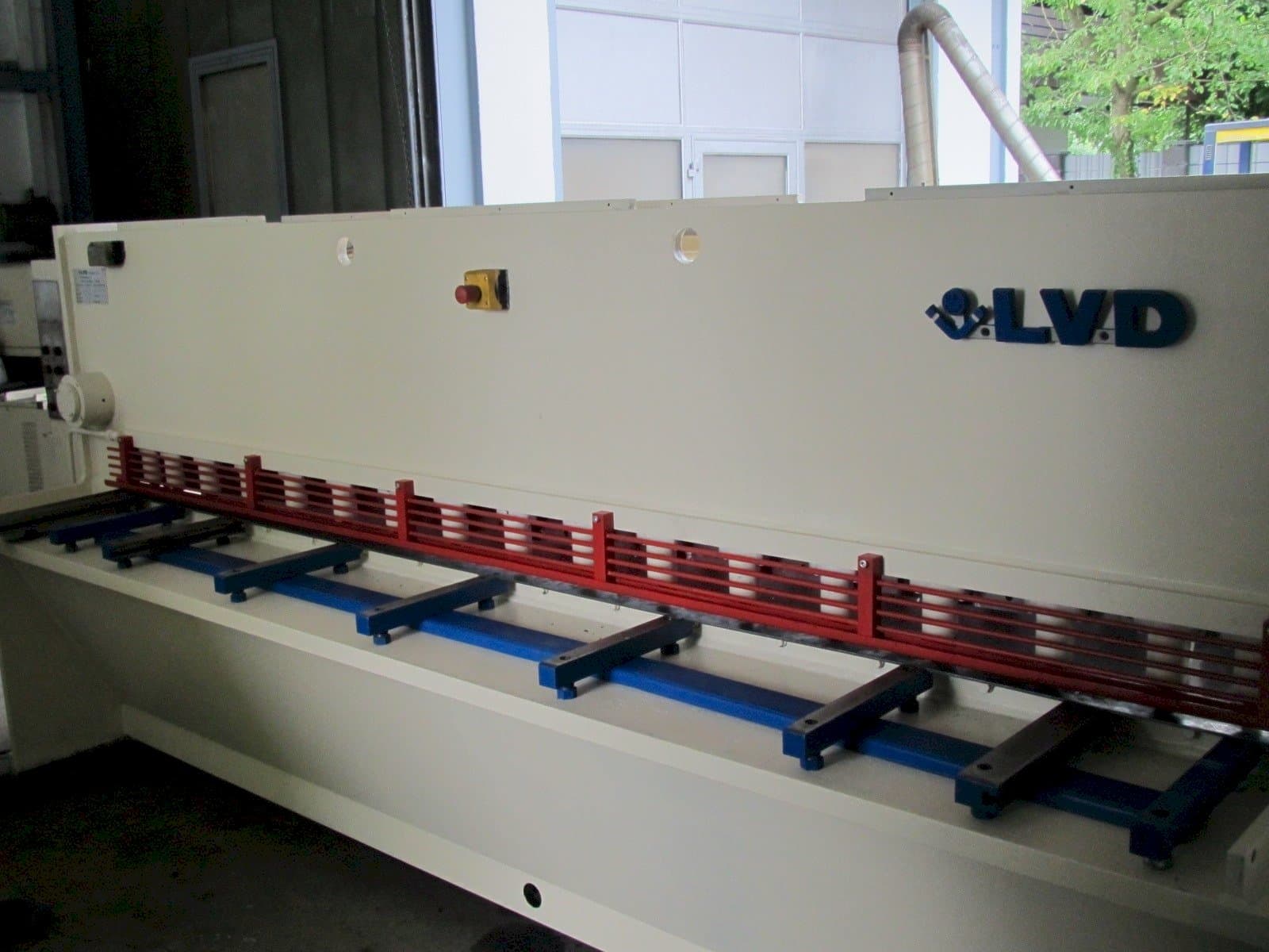 Čelní pohled  na LVD HST  31/6  stroj