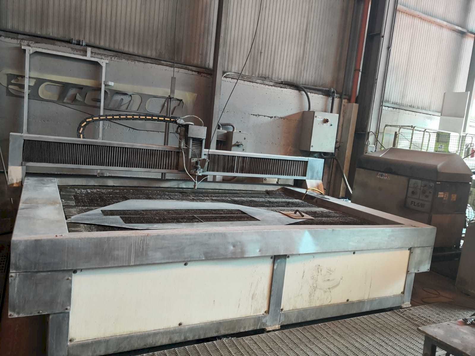 Čelní pohled  na Flow 7xs 55  stroj