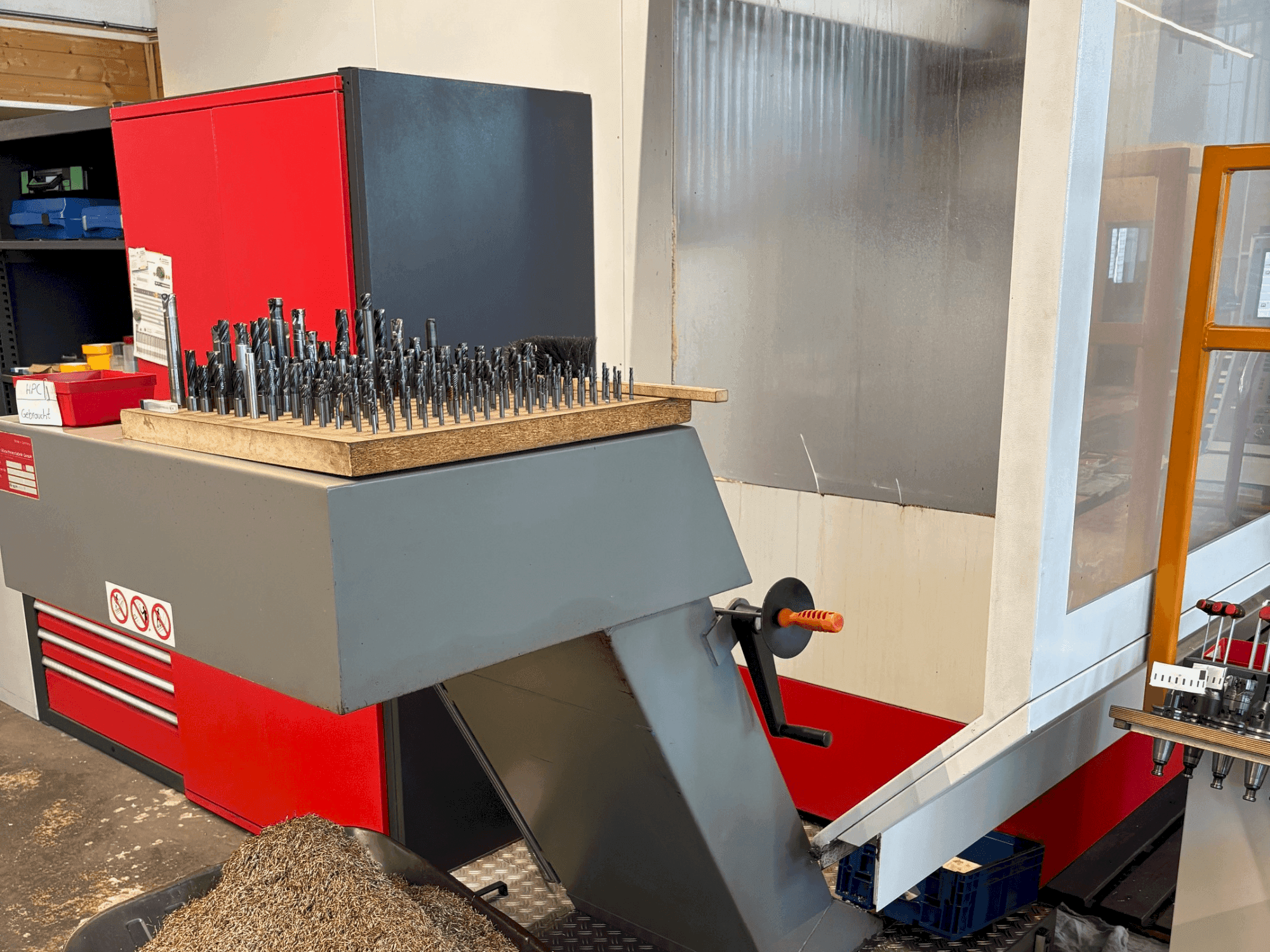 Čelní pohled  na HERMLE U1130  stroj