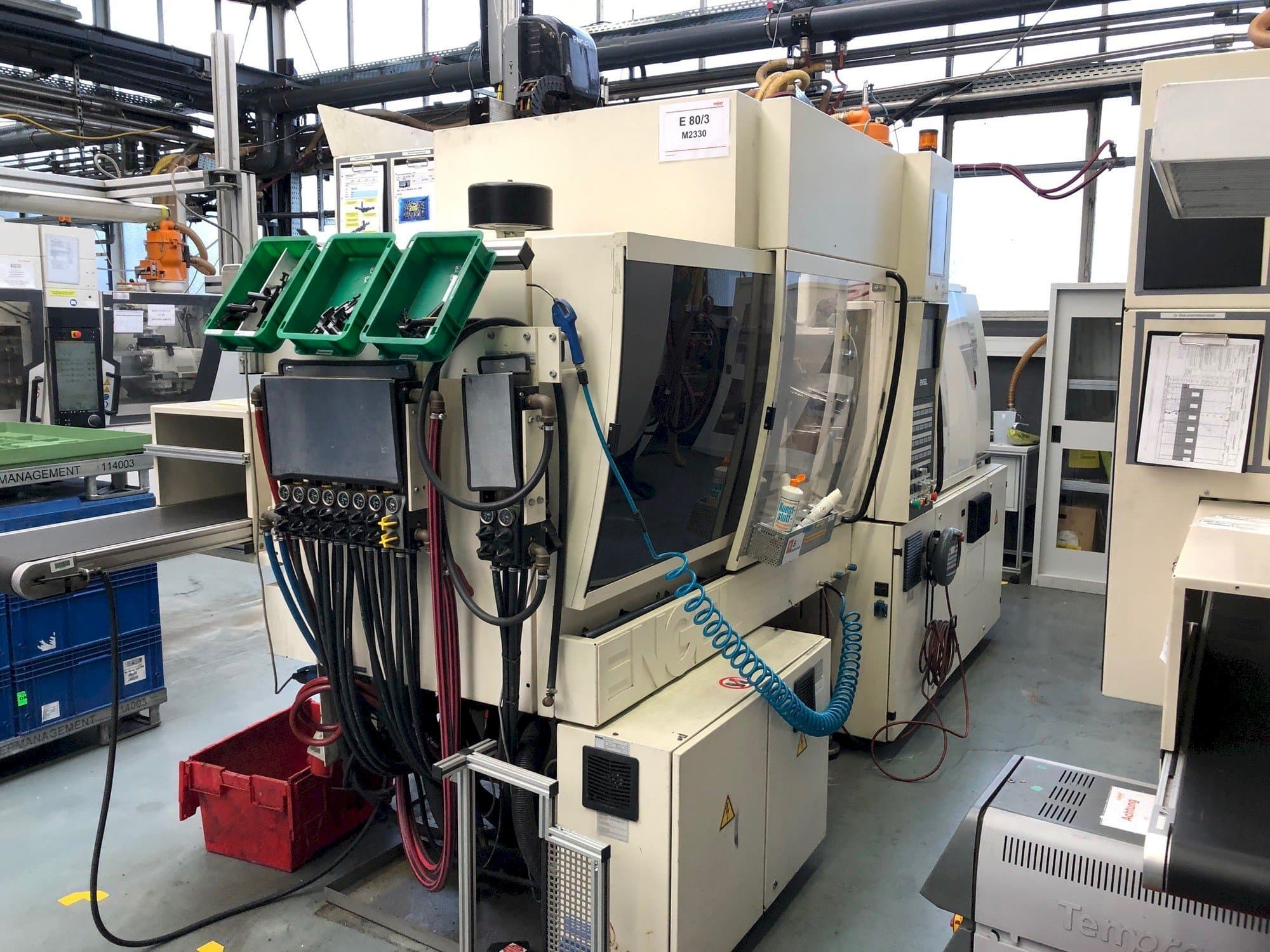 Čelní pohled  na ENGEL Victory 330/80  stroj