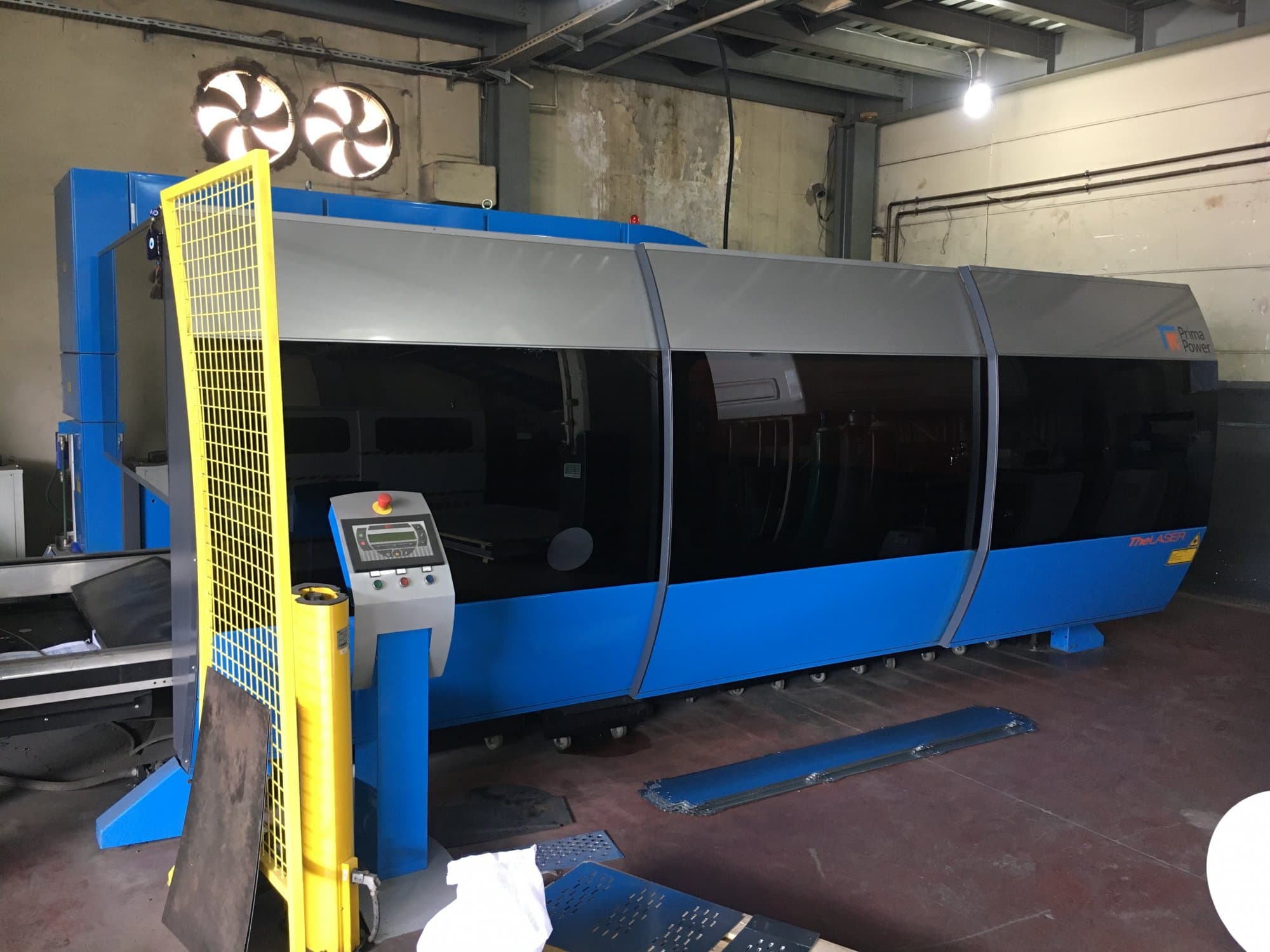 Čelní pohled  na Prima Power ZAPHIRO stroj