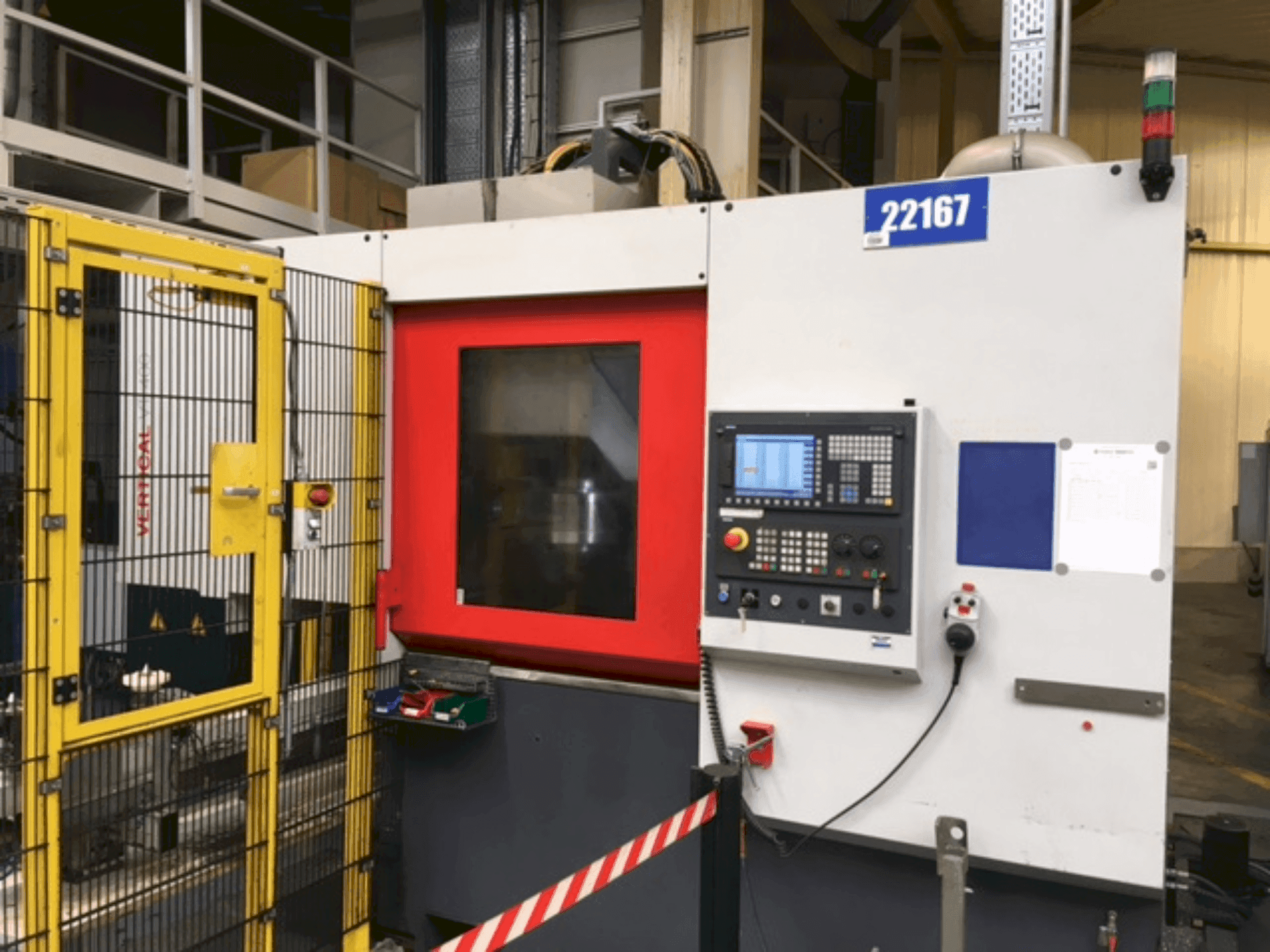 Čelní pohled  na EMCO VT 400  stroj